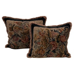 Elegantes Paar Hand Made Needlepoint Kissen mit Bakelit Knöpfen