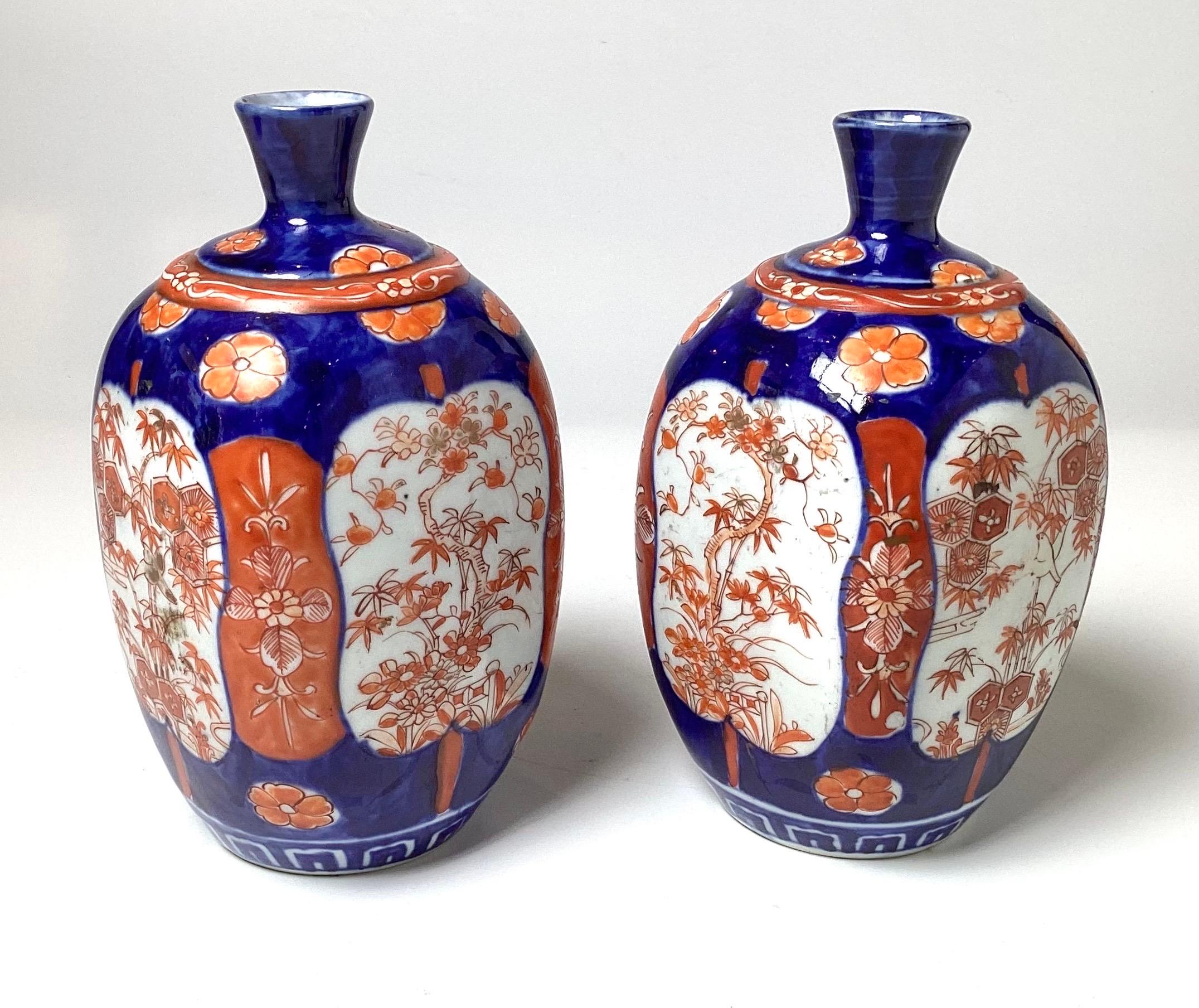 Japanese Elegant Pair of Hand Painted Imari Vases, Meiji Perion, 1880's For Sale