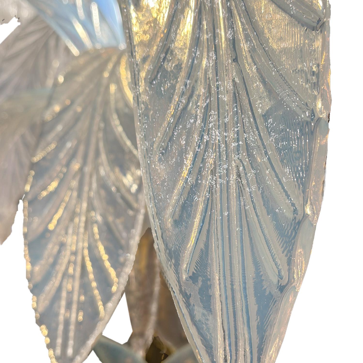 italien Élégante paire de torchères de palmier en verre de Murano irisé et laiton en vente