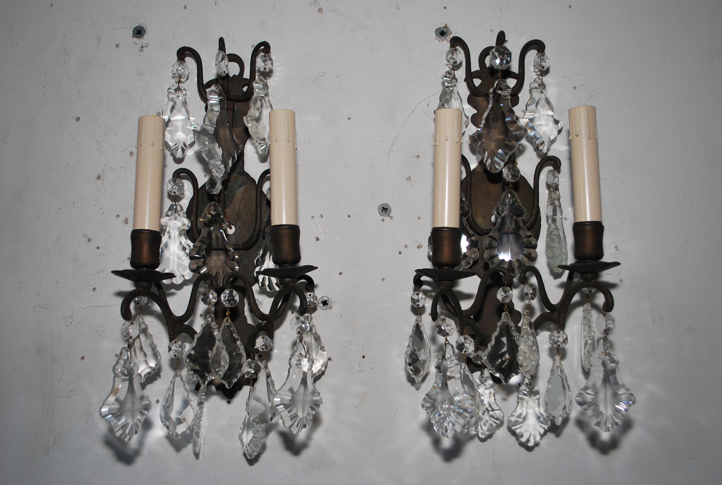 Elegant pair of  Italian  1920's bronze/crystals sconces For Sale 5