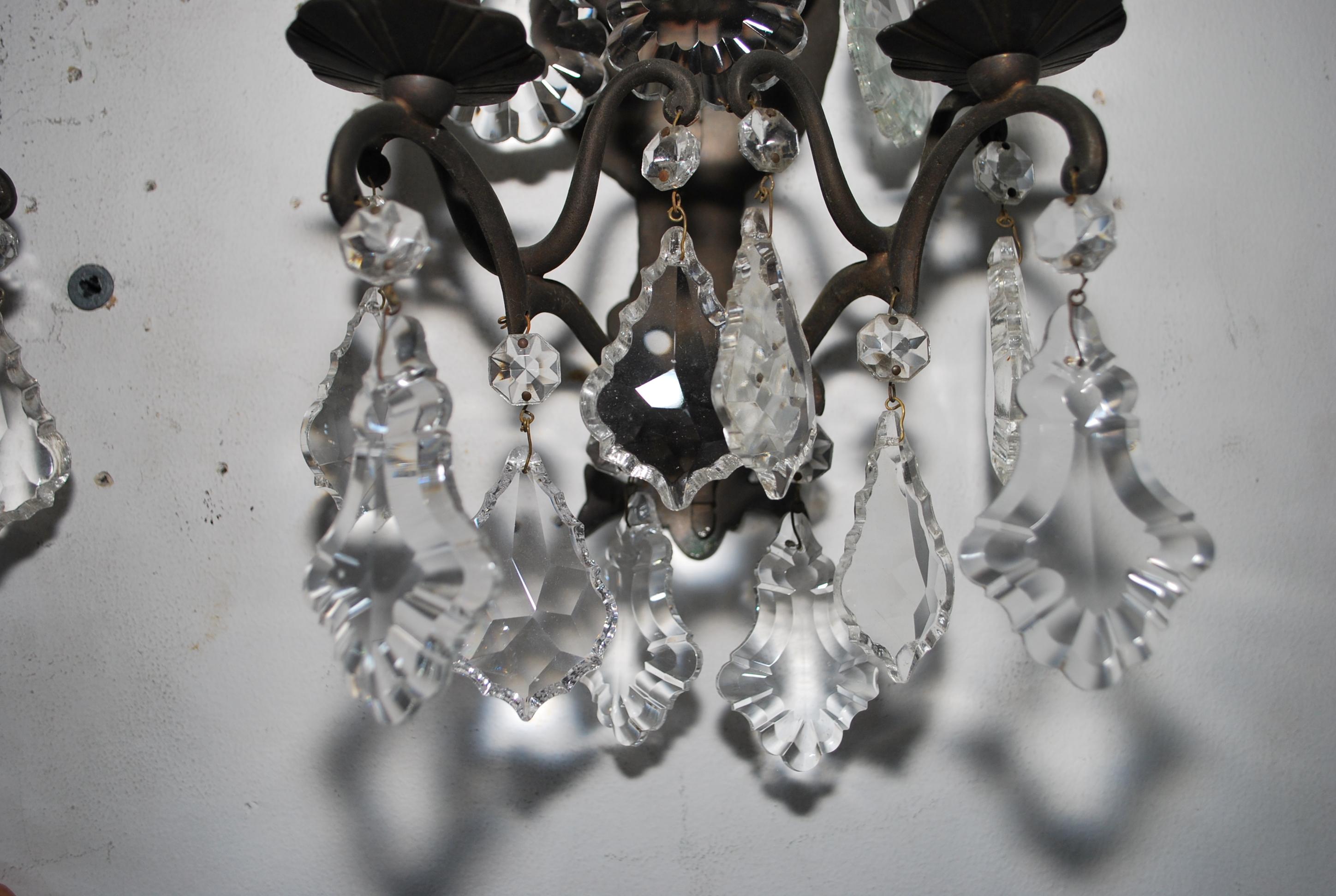 Elegant pair of  Italian  1920's bronze/crystals sconces In Good Condition For Sale In Los Angeles, CA