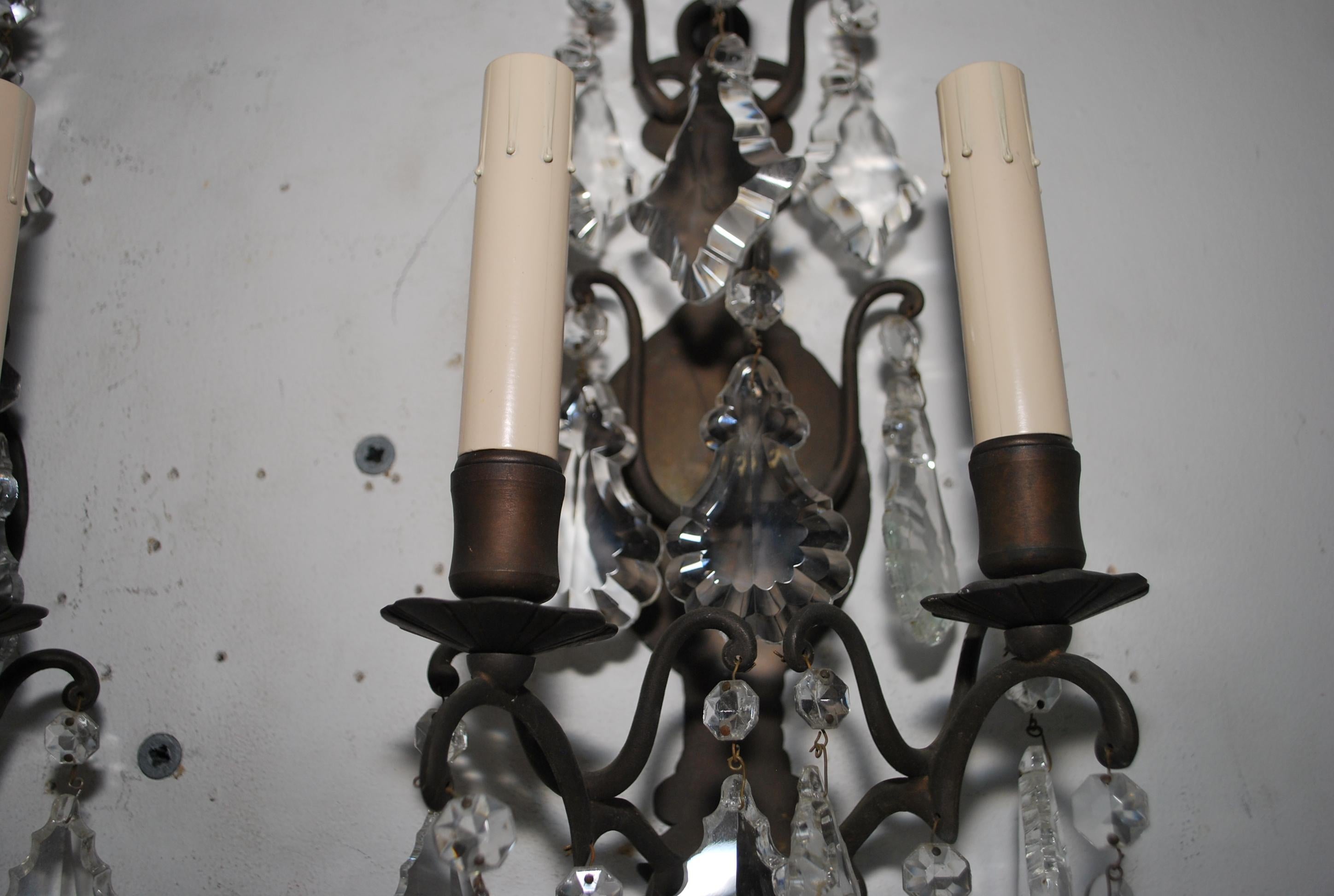 Early 20th Century Elegant pair of  Italian  1920's bronze/crystals sconces For Sale