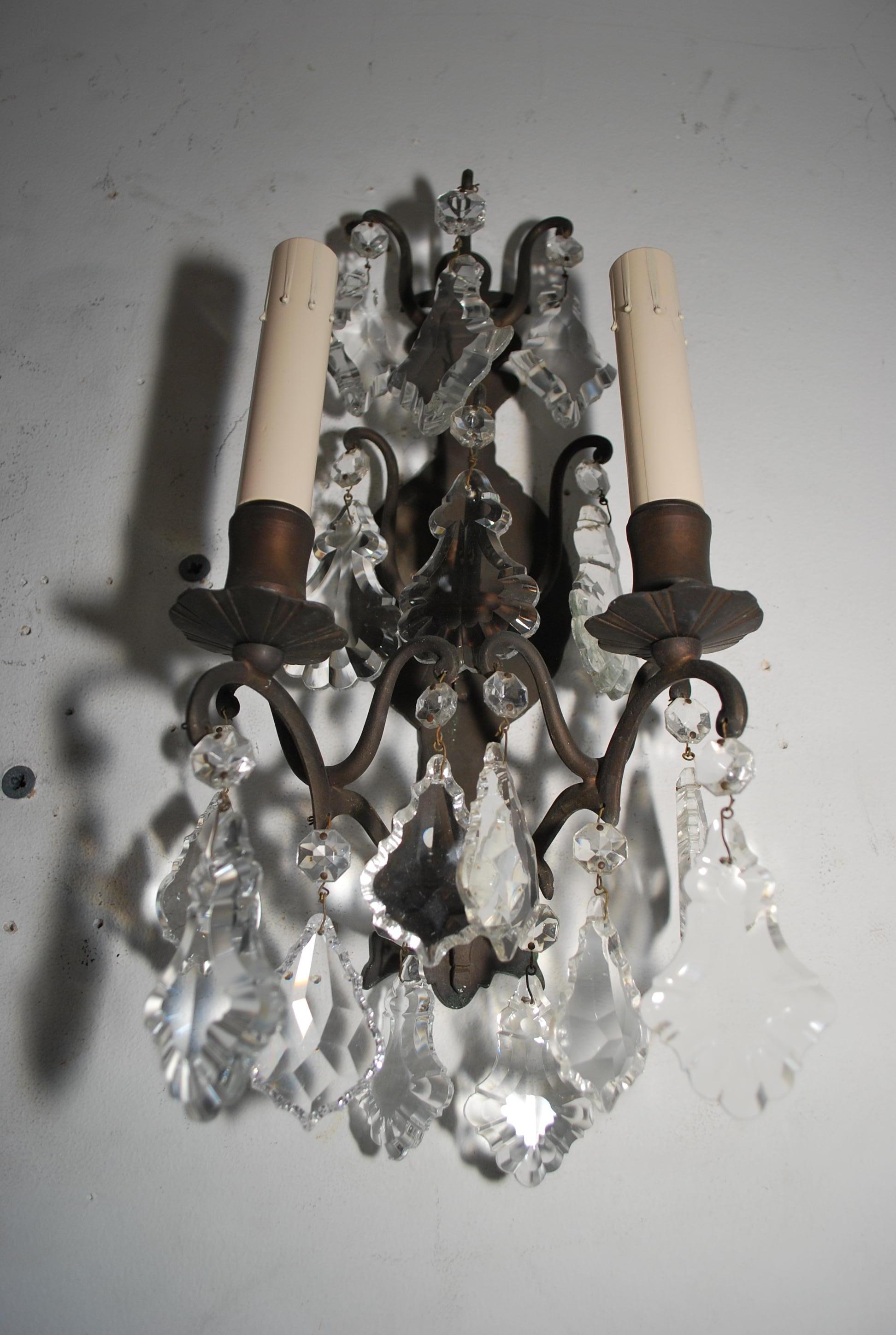 Elegant pair of  Italian  1920's bronze/crystals sconces For Sale 1