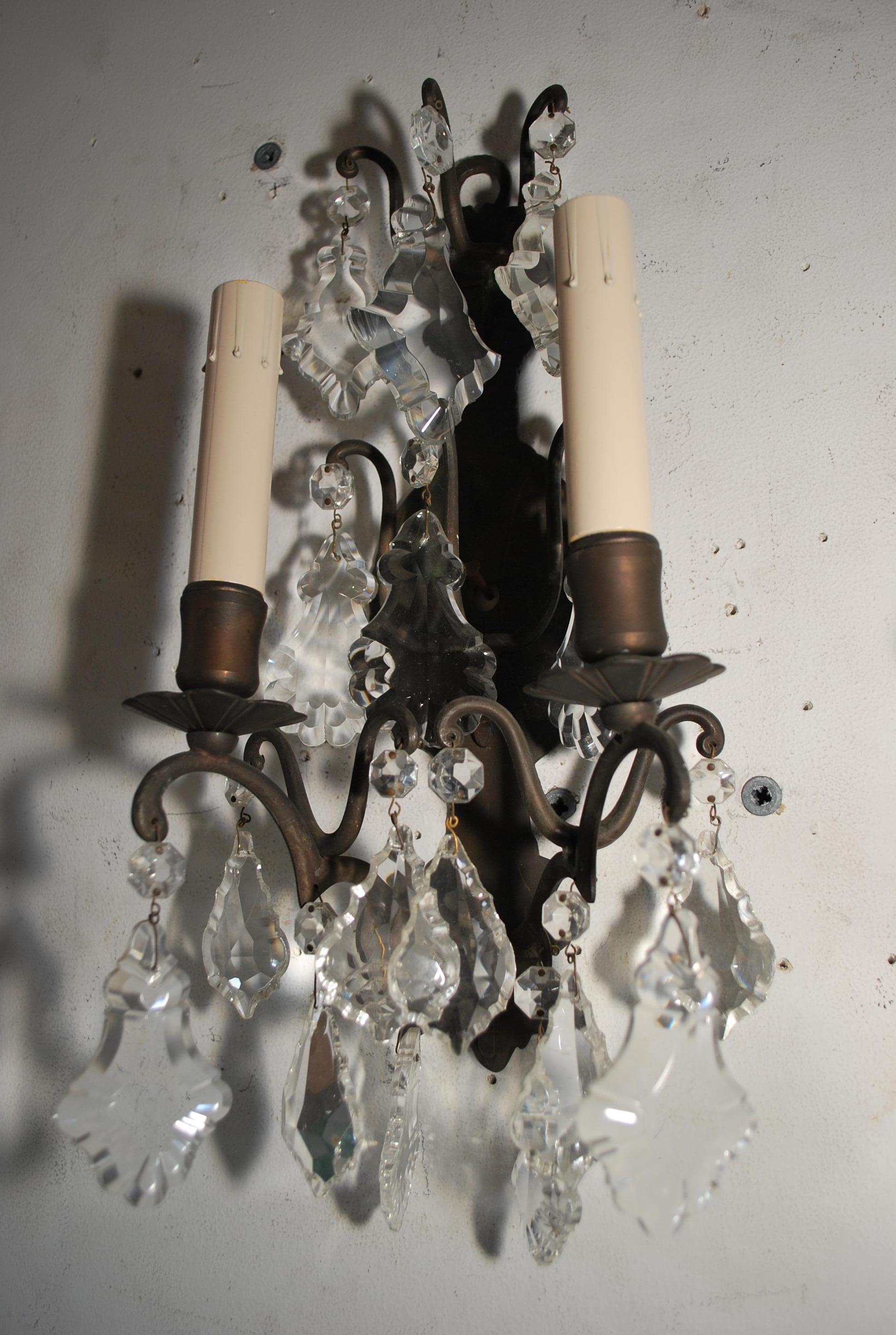Elegant pair of  Italian  1920's bronze/crystals sconces For Sale 3