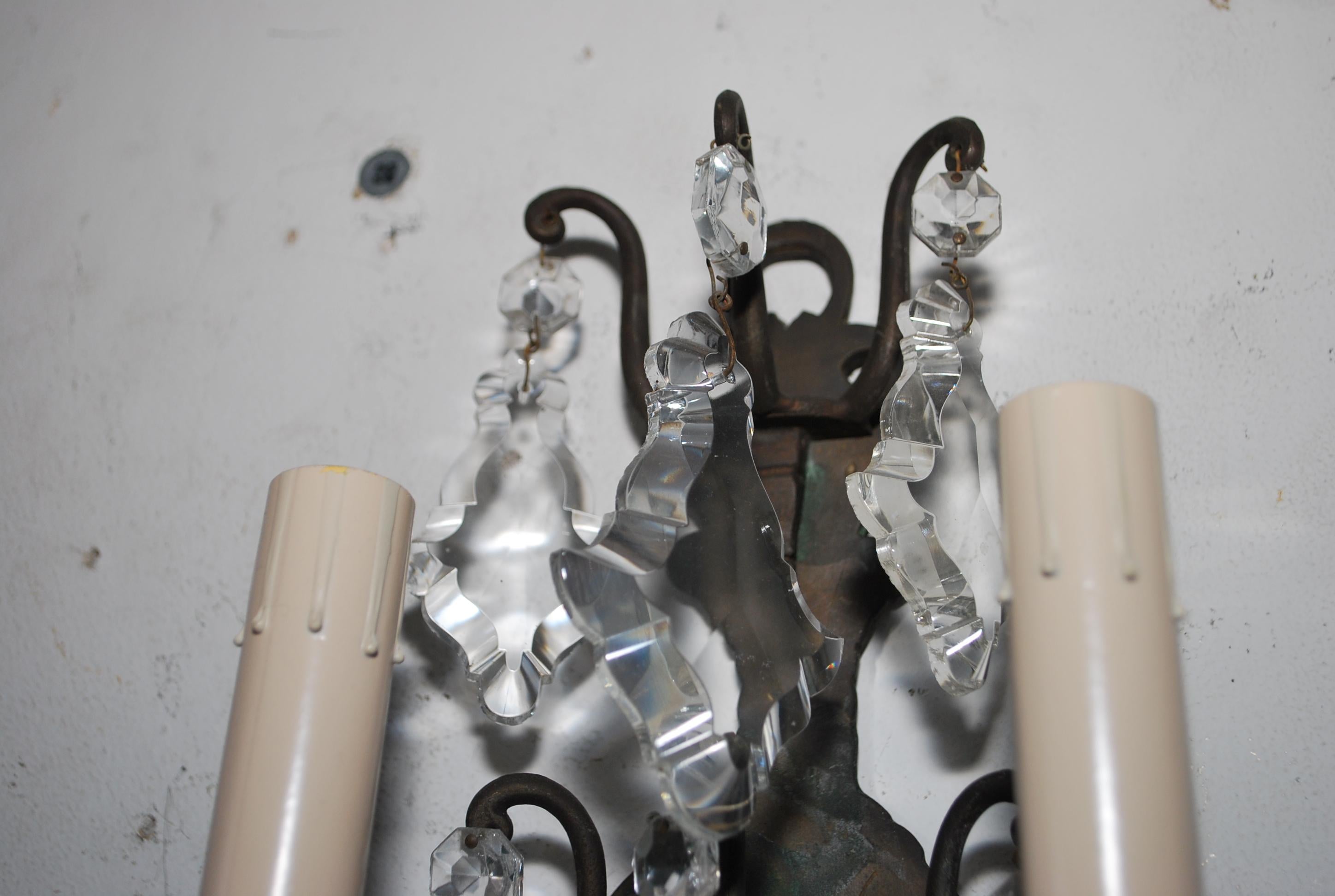 Elegant pair of  Italian  1920's bronze/crystals sconces For Sale 4