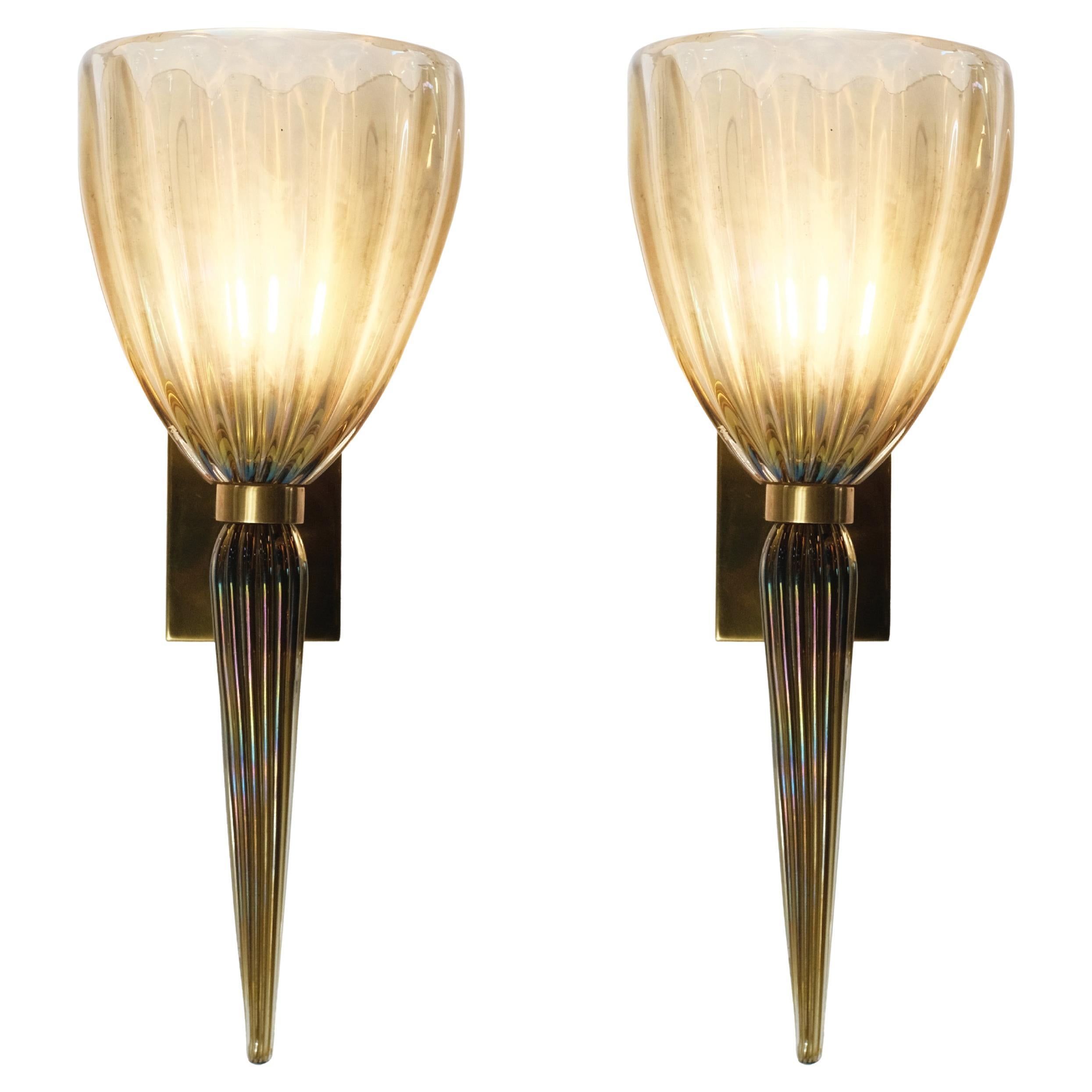 Eleganza della coppia di lampade da parete italiane in vetro di Murano e ottone spazzolato, anni '70