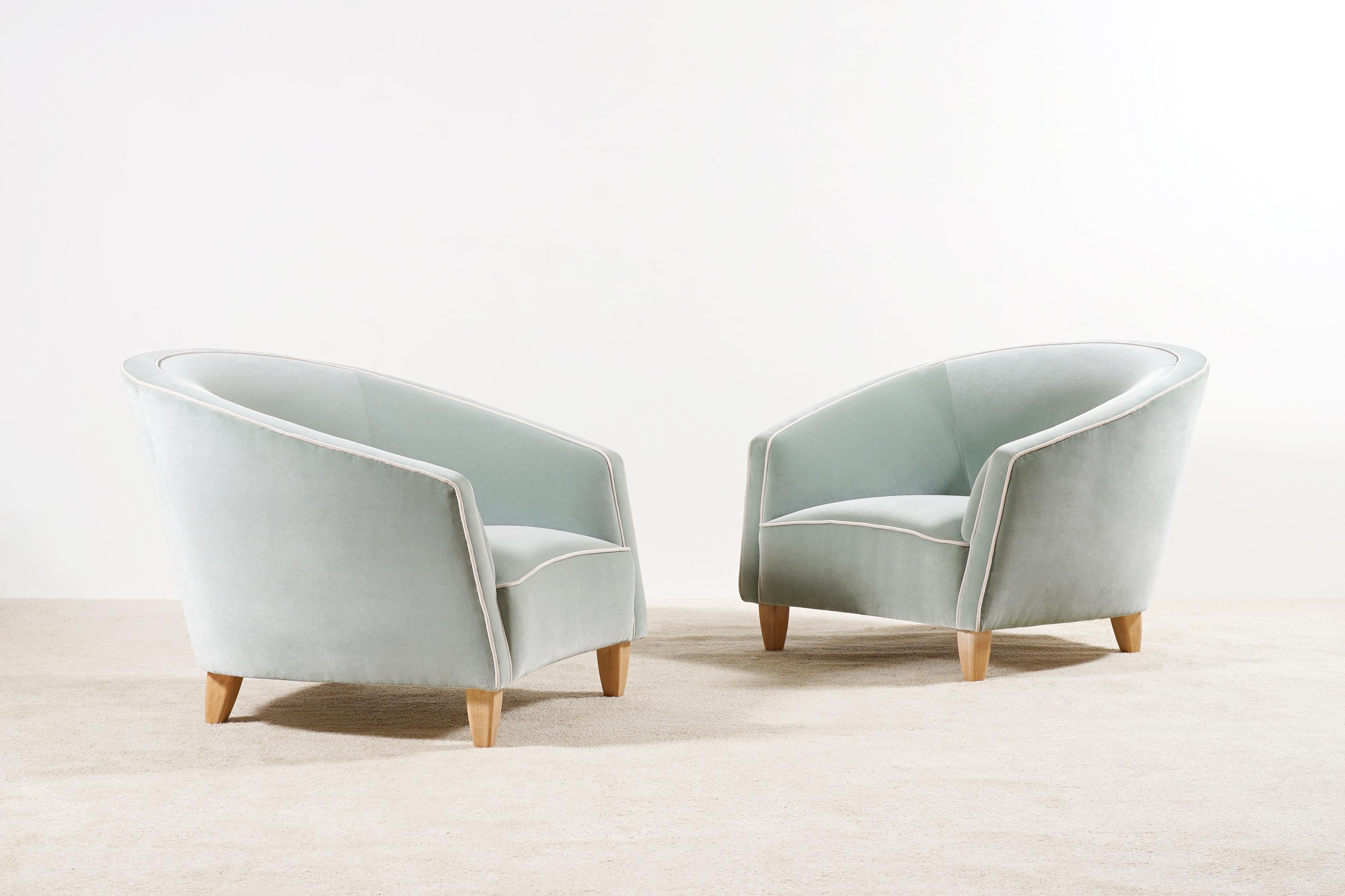 Mid-Century Modern Elegant Pair of Italian Armchairs. New Velvet Upholstery. 1950s For Sale