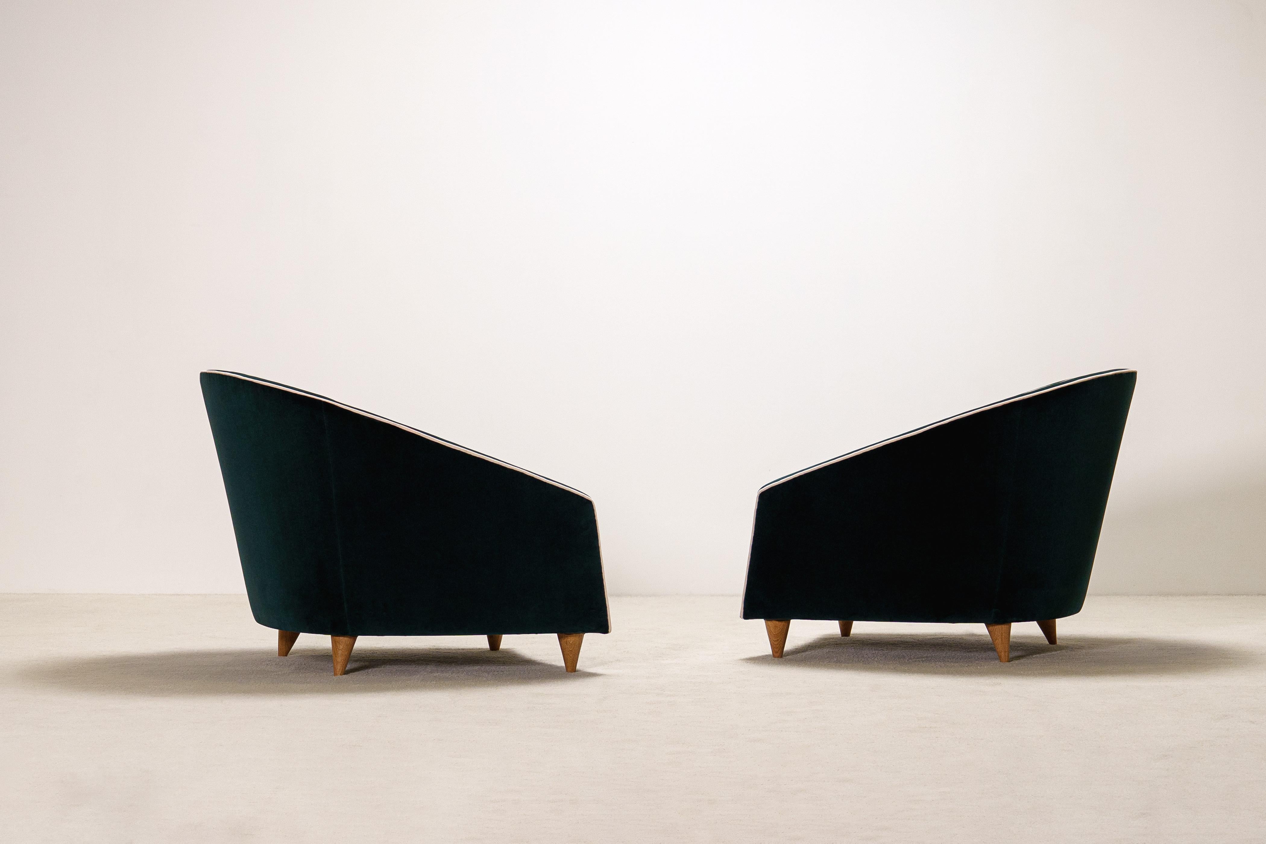 Elegante coppia di poltrone italiane. New Velvet Rivestimento. In condizioni ottime in vendita a Paris, FR