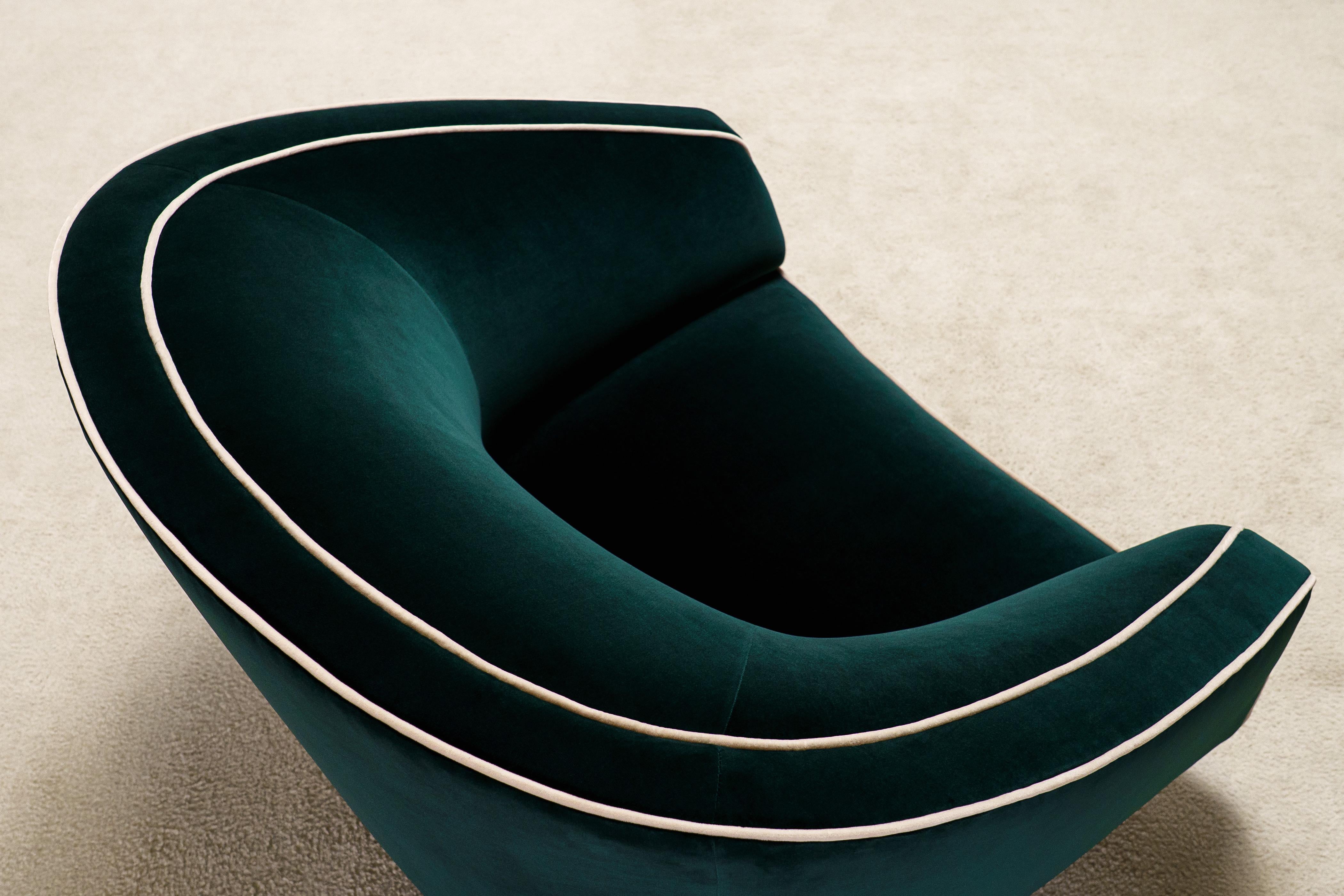 Elegante coppia di poltrone italiane. New Velvet Rivestimento. in vendita 1
