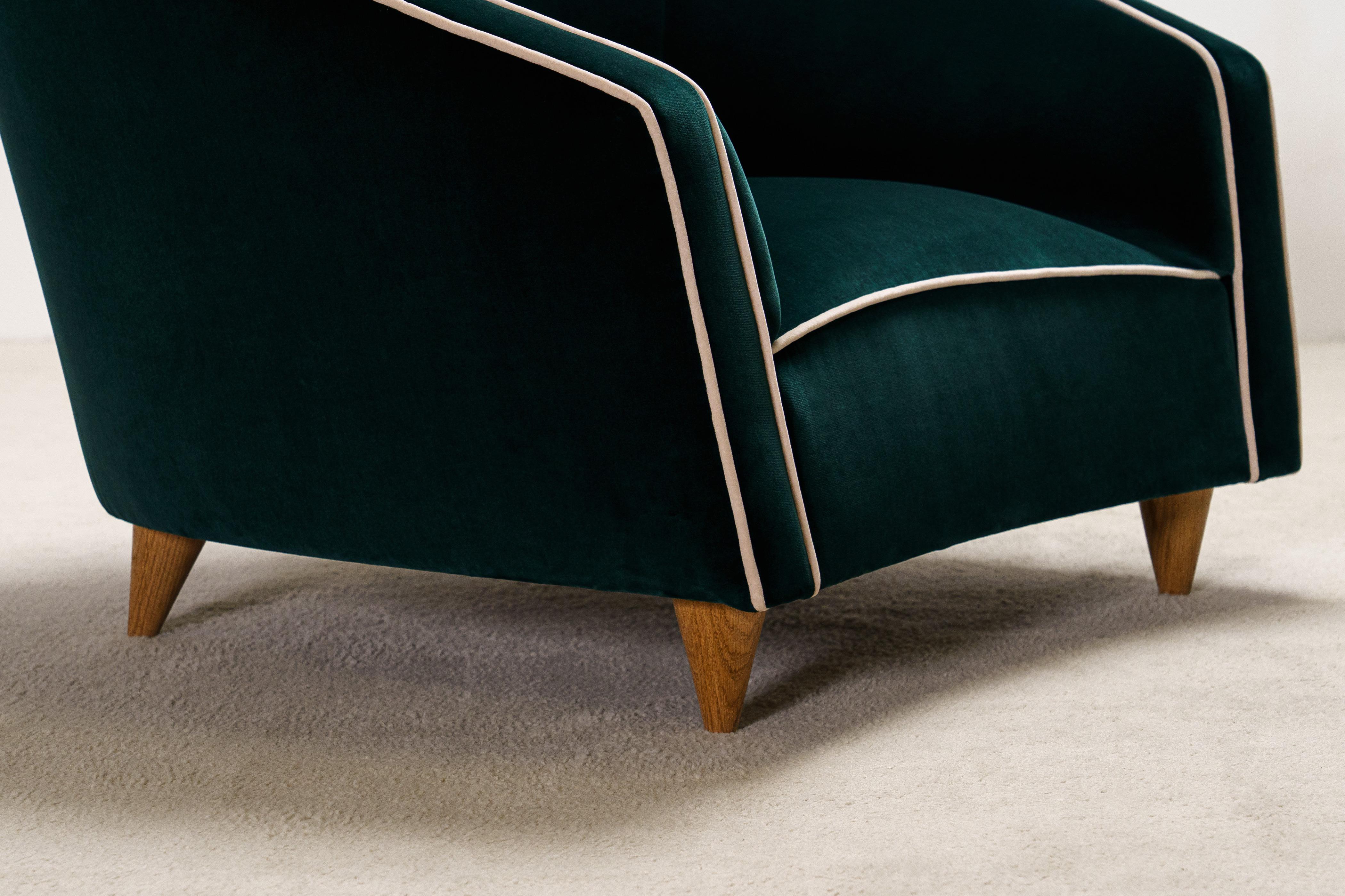 Elegante coppia di poltrone italiane. New Velvet Rivestimento. in vendita 2