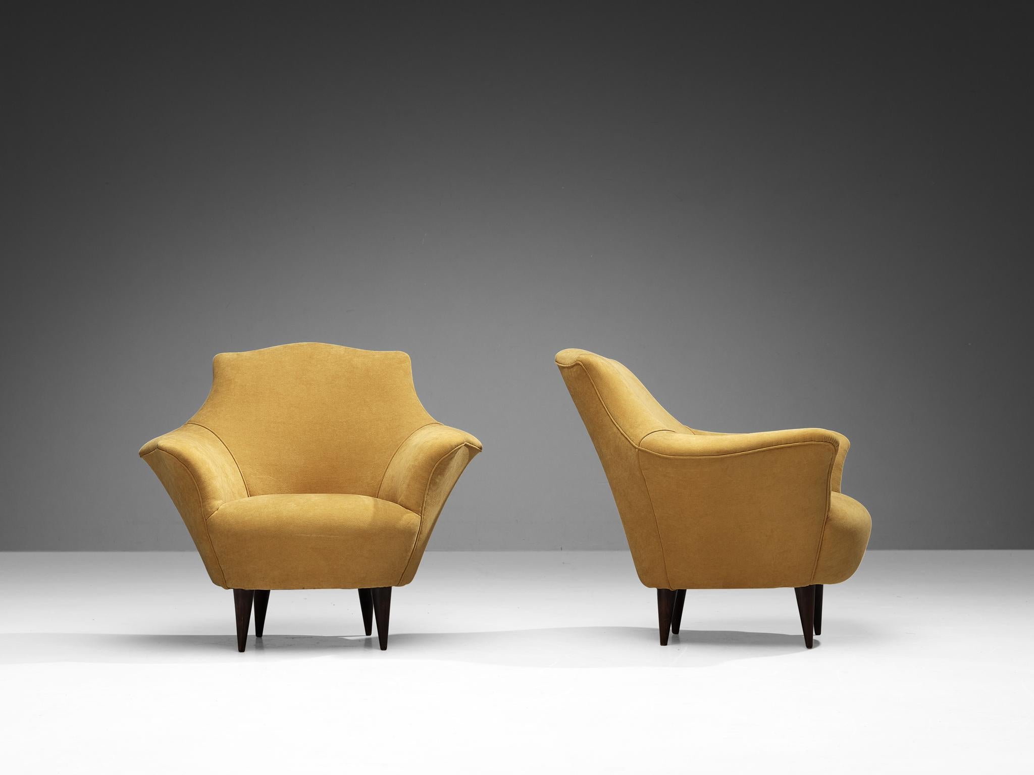 Elegant Pair of Italian Lounge Chairs in Yellow Velvet and Ash For Sale 1