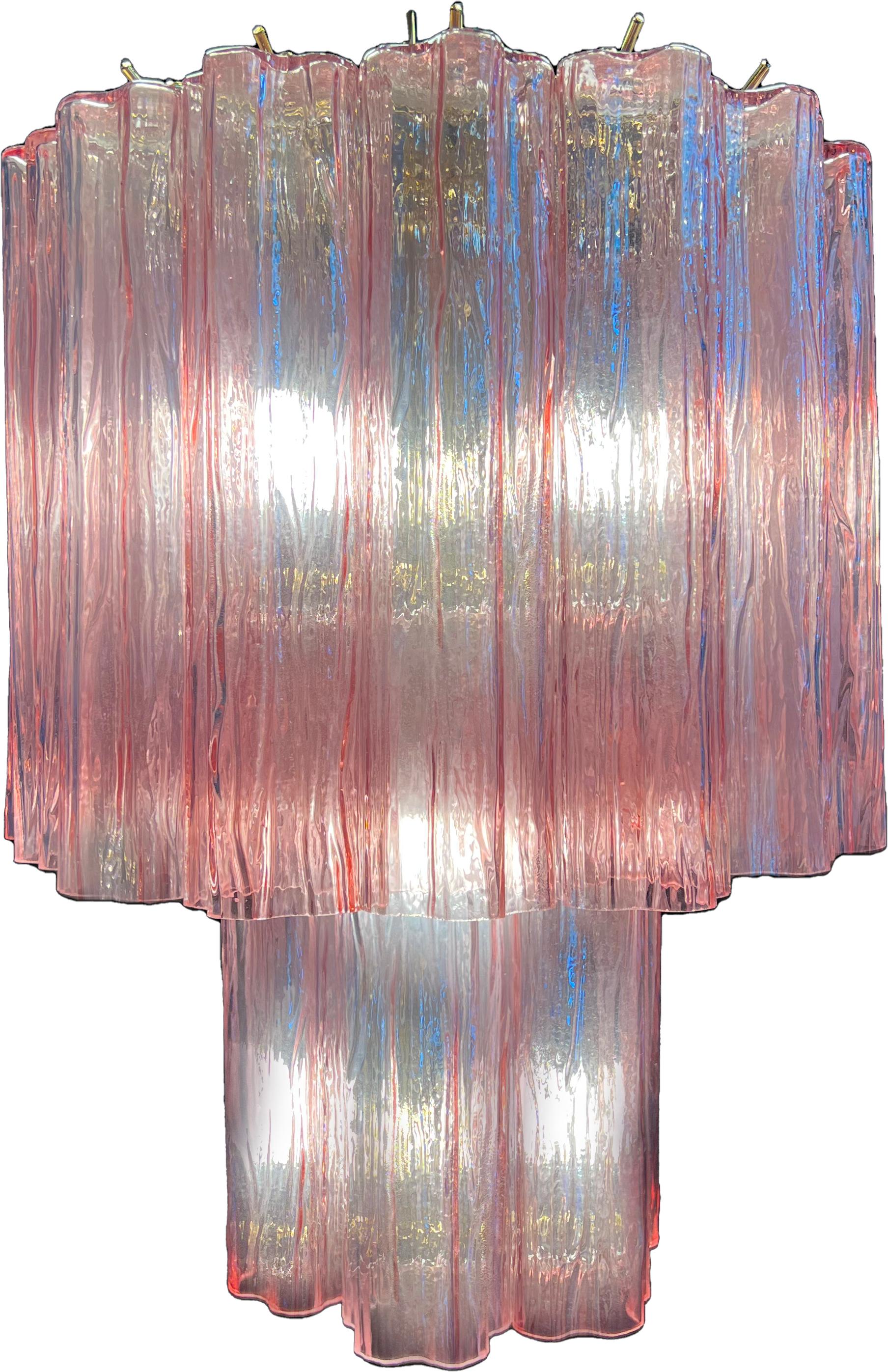 Elegant Pair of Italian Pink Chandeliers by Valentina Planta, Murano For Sale 4