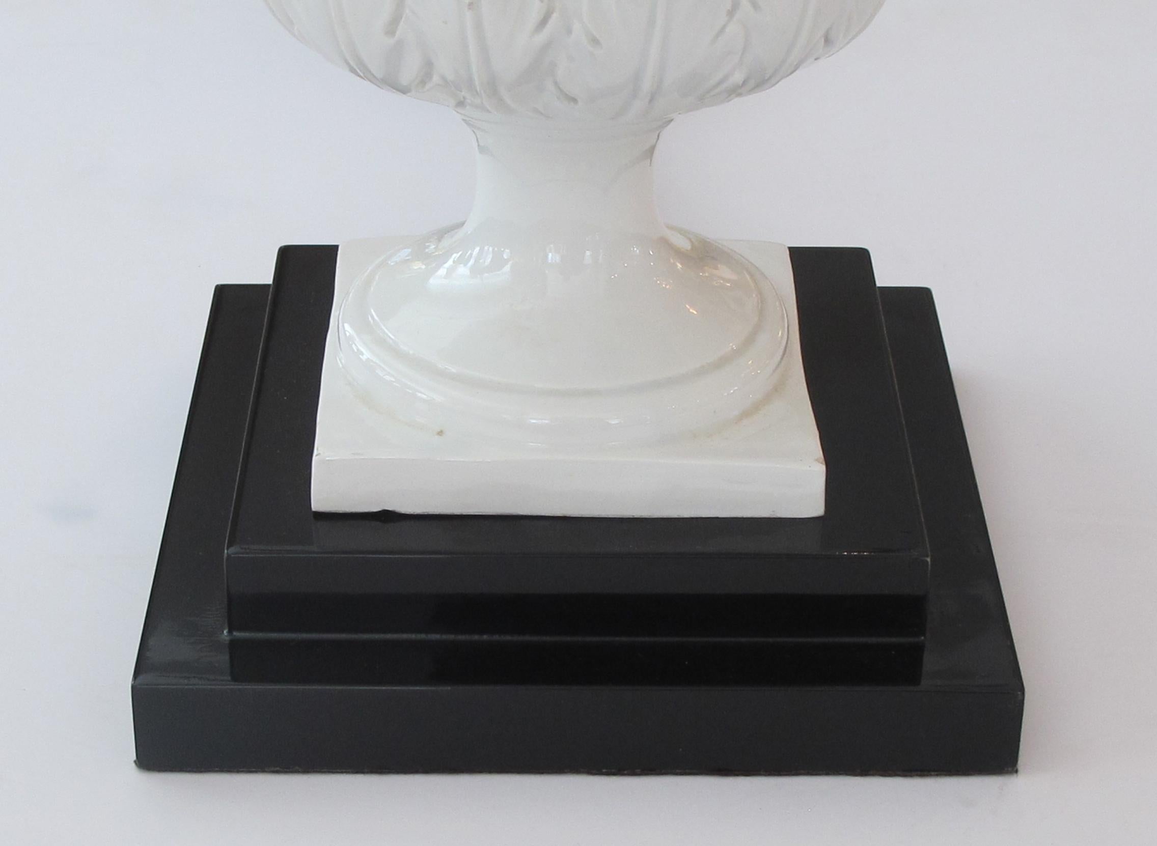 Mid-20th Century Elegant Pair of Italian White-Glazed Basket-Weave Urn-Form Lamps For Sale