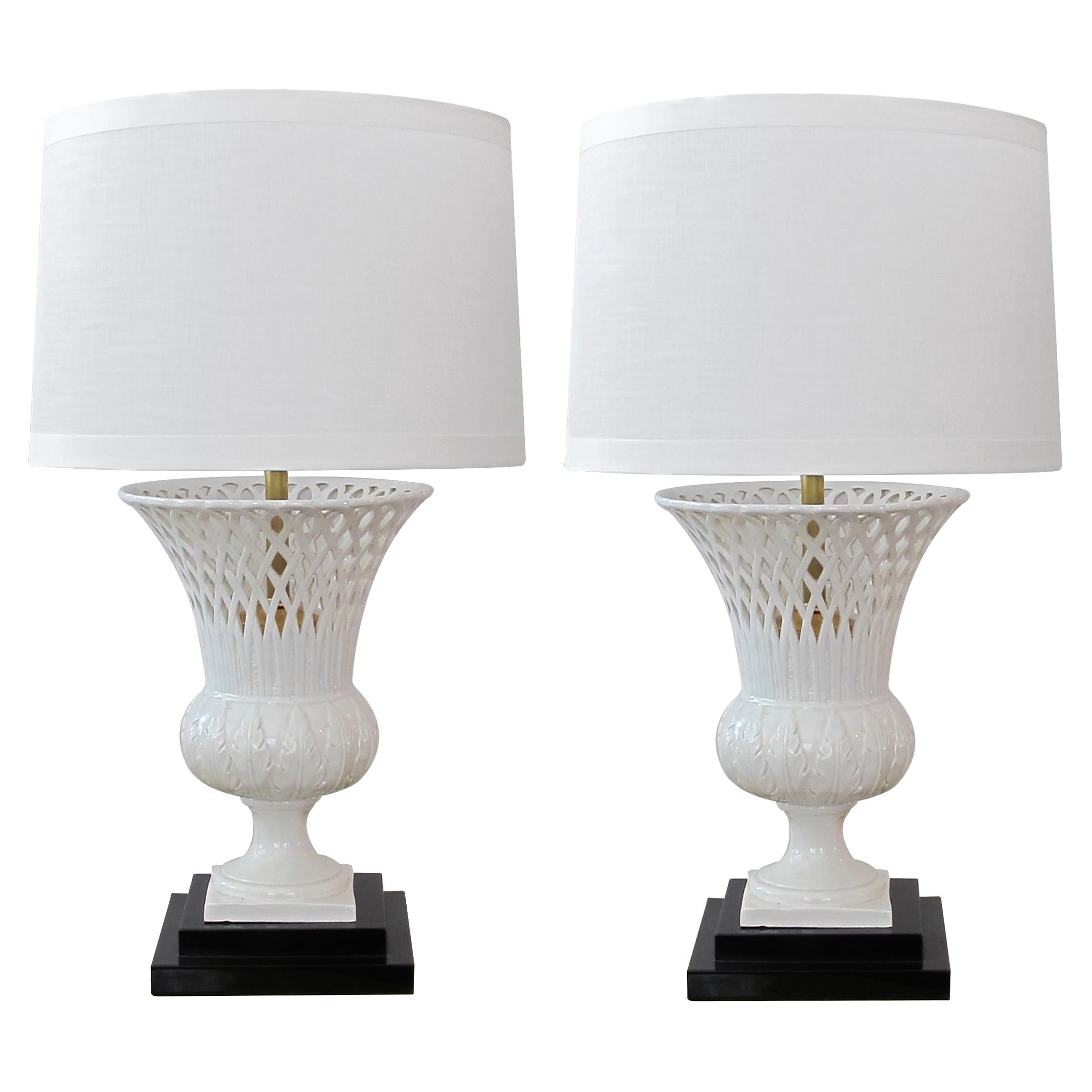 Elegant Pair of Italian White-Glazed Basket-Weave Urn-Form Lamps For Sale