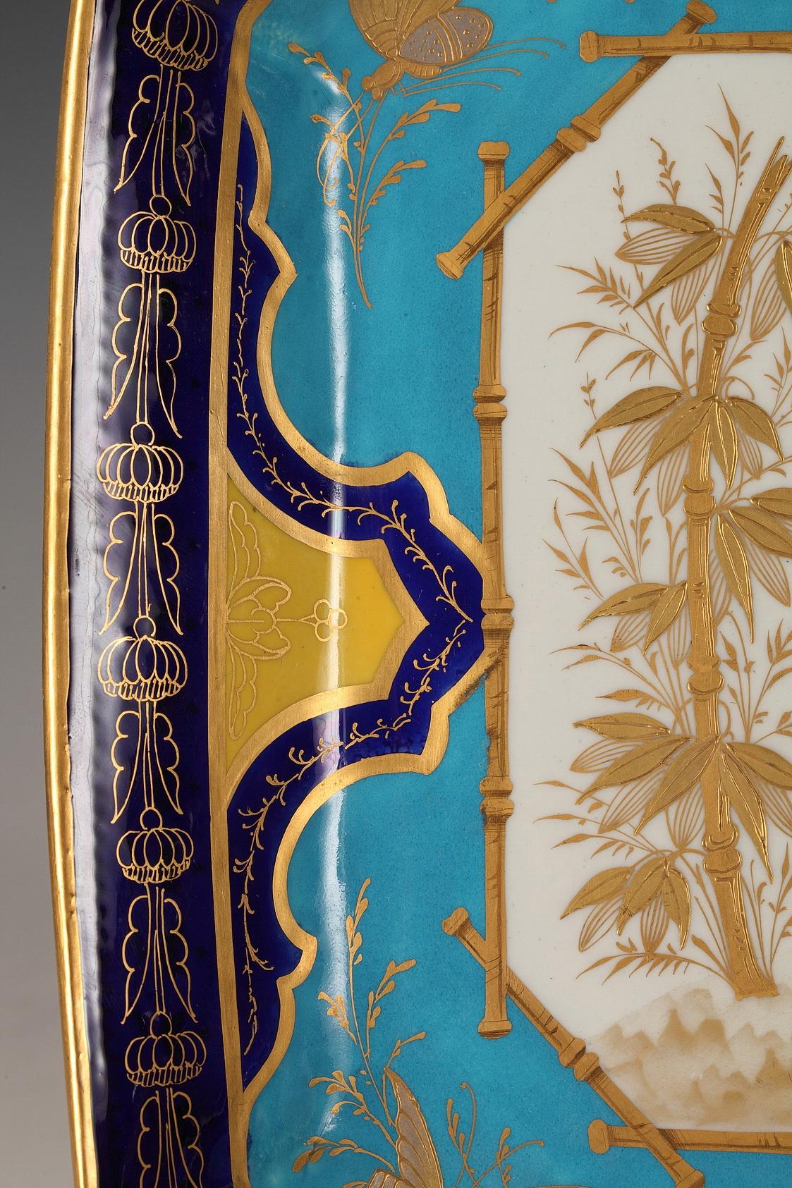 Elegante Pareja de Platos de Estilo Japonés, Francia, Circa 1875 Porcelana en venta