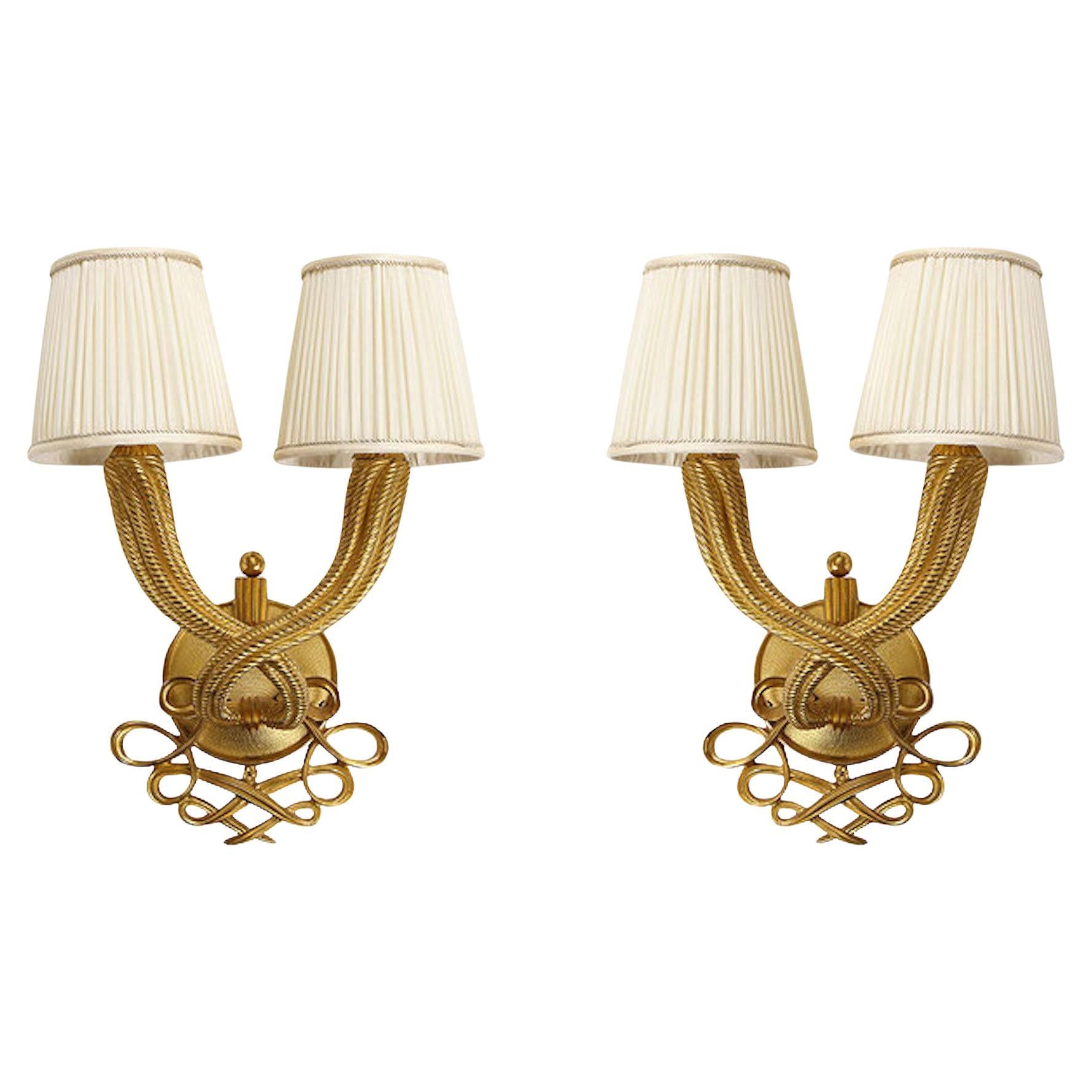 Elegantes Paar Jules und André Leleu Doppel-Torsade-Leuchter aus vergoldetem Bronzestahl im Angebot