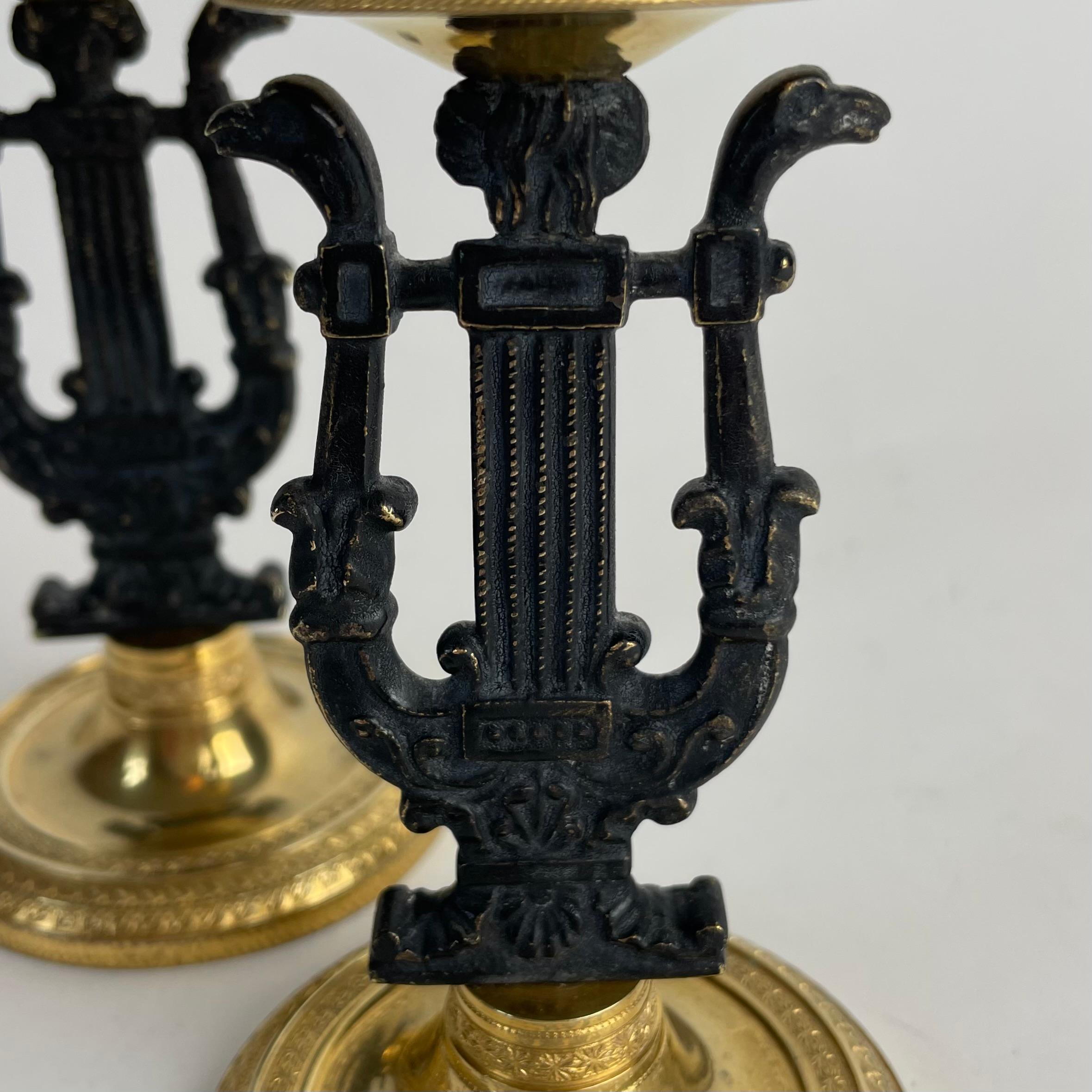 Early 19th Century Elegant Pair of Karl Johan Candlesticks in Brass, Sweden c. 1820s For Sale