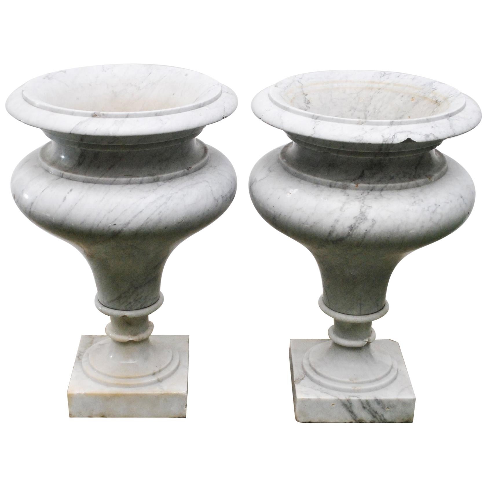 Elegant Pair of Large Carrara Marble Vases, Period Early 20th Century For Sale