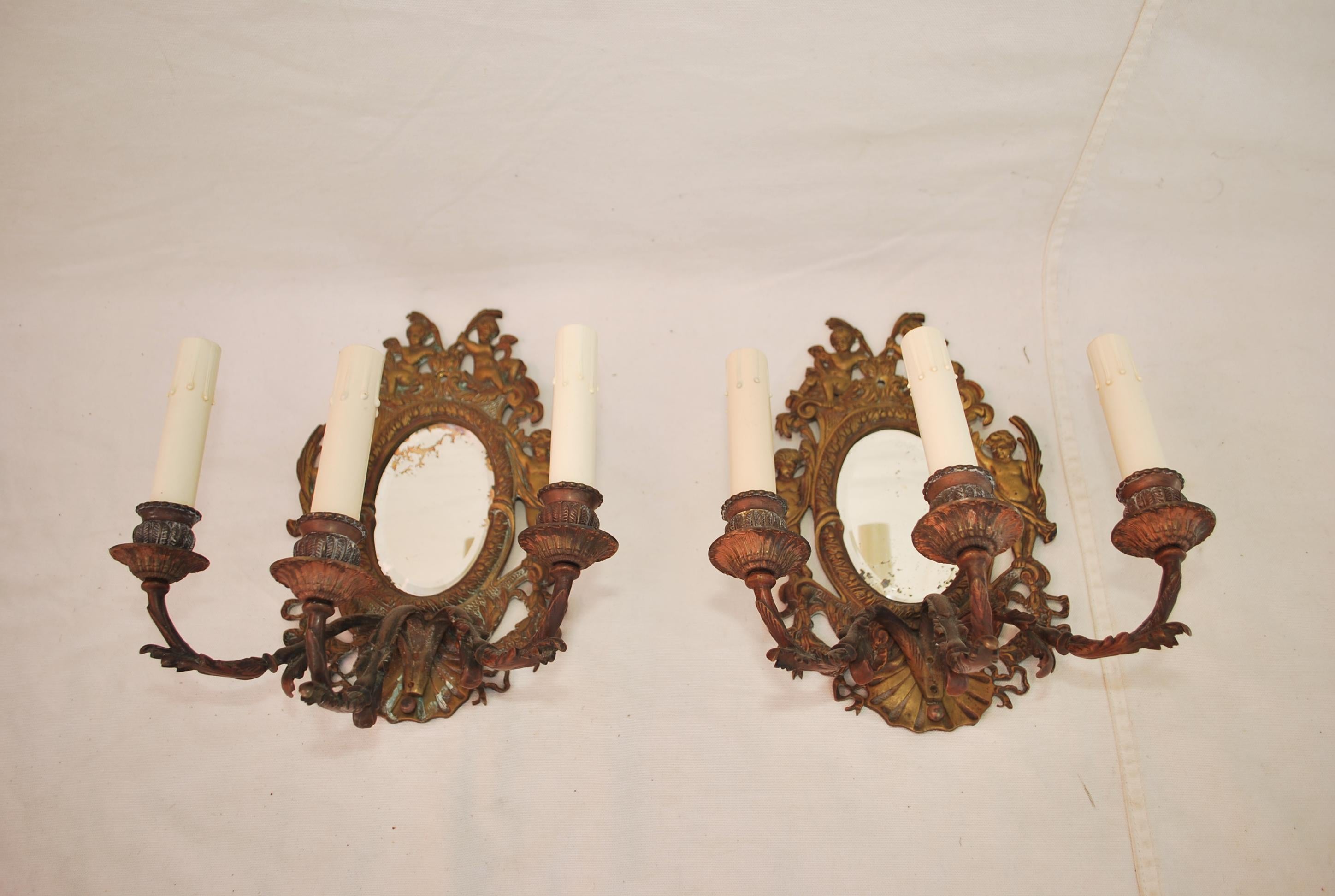 Elegant Pair of Late 19th Century French Bronze Sconces For Sale 4