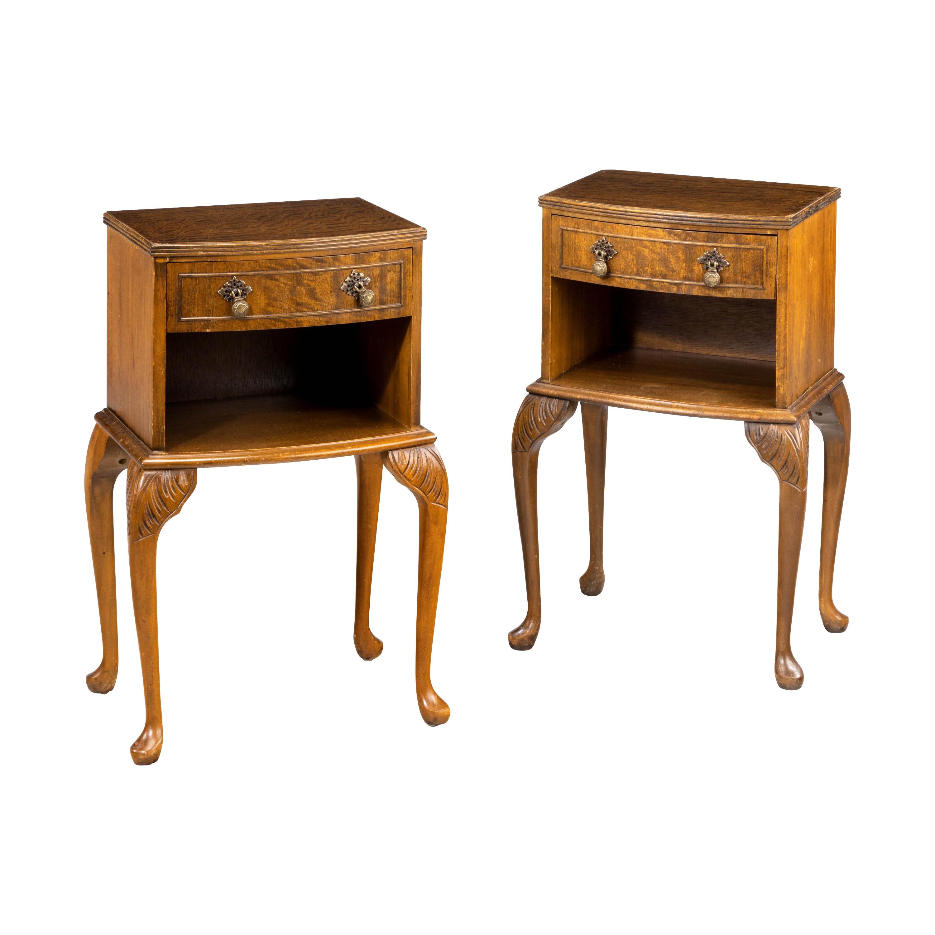 Elegant Pair of Late 20th Century Highly Figured Mahogany Bedside Cabinets