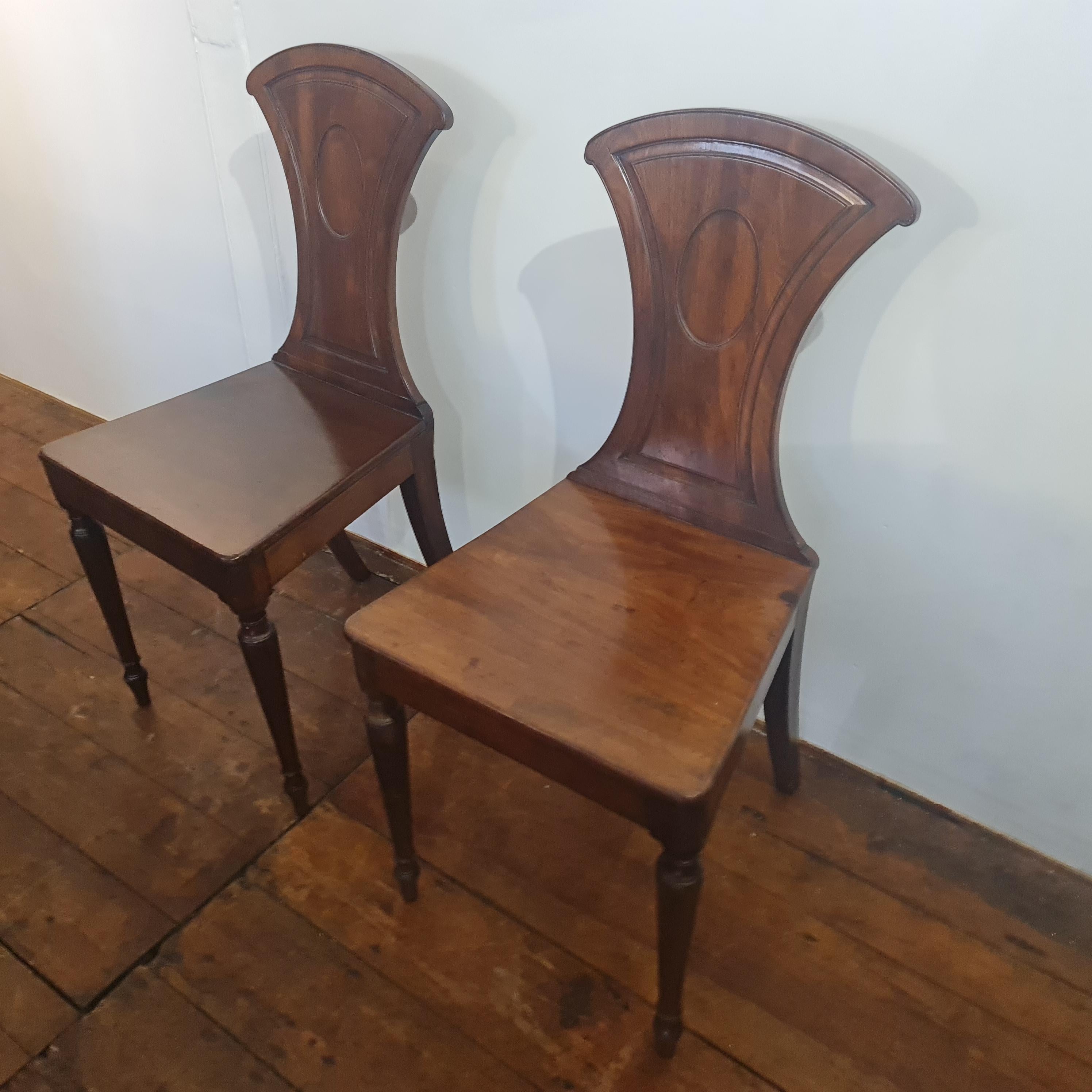 Elegante pareja de sillas de salón georgianas tardías de caoba en Bueno estado para la venta en Tunbridge Wells, GB