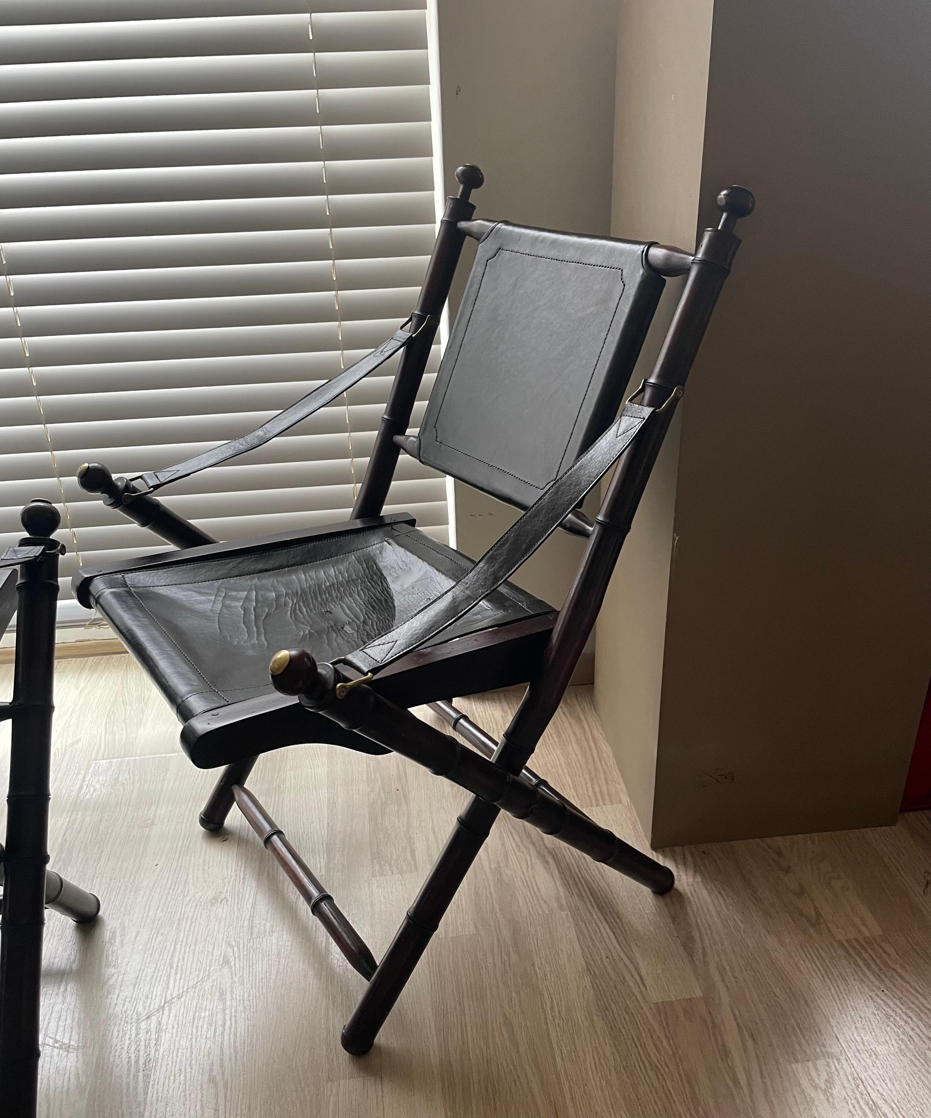 Paire de chaises pliantes en cuir et en faux bambou attribuées à la Maison Jansen. en vente 5