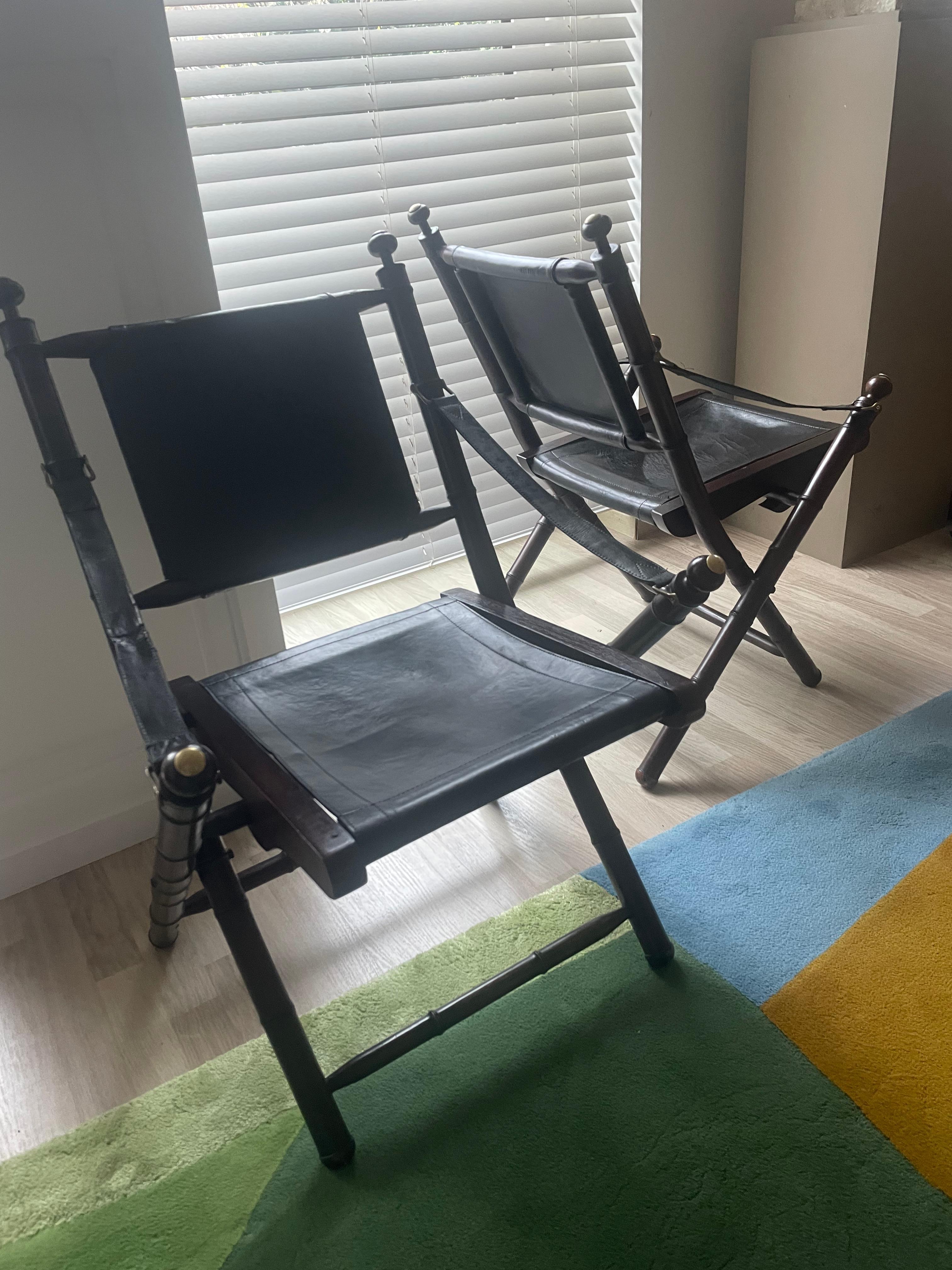 Paire de chaises pliantes en cuir et en faux bambou attribuées à la Maison Jansen. en vente 7