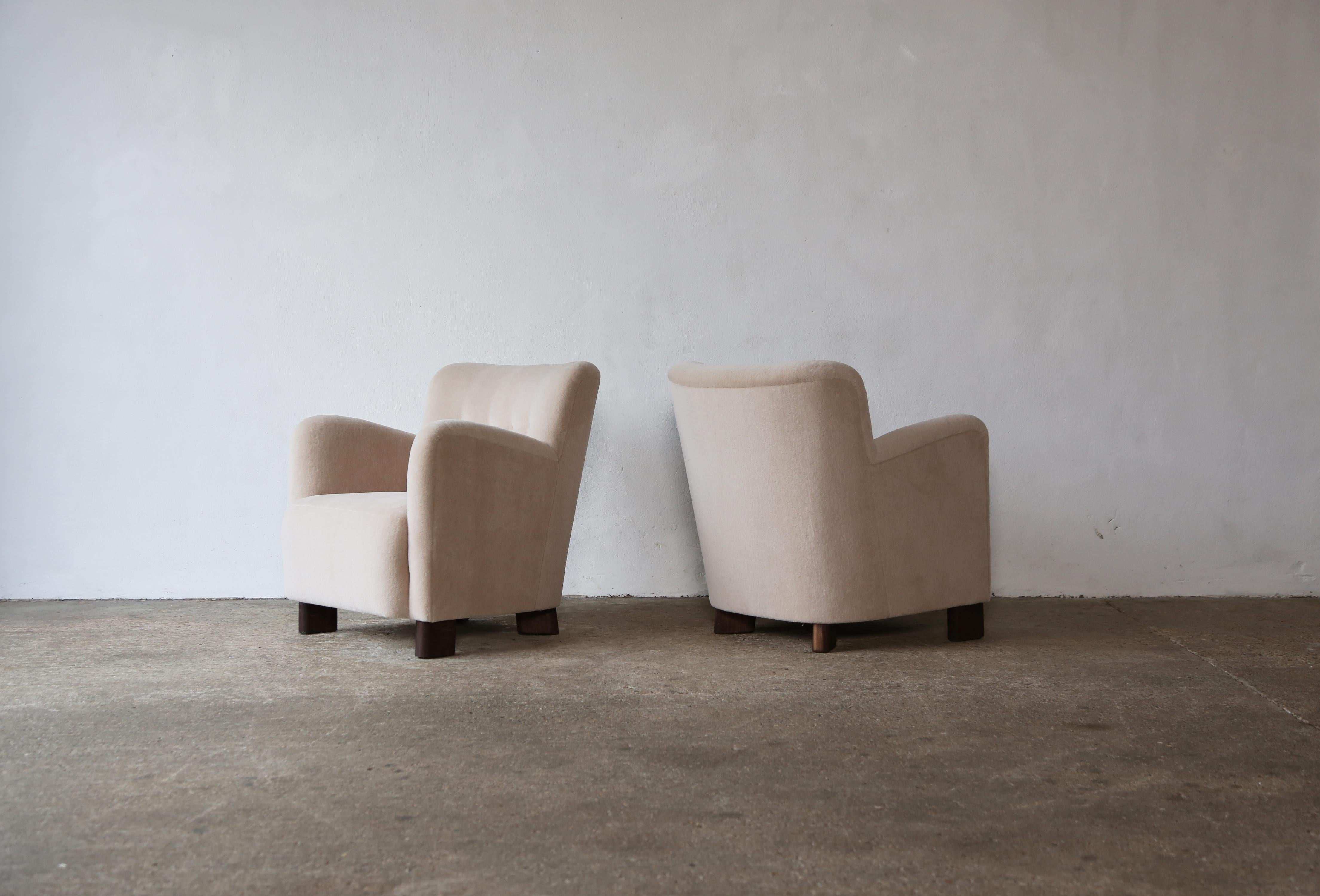 Scandinavian Modern Elegant Pair of Lounge Chairs, Upholstered in Pure Alpaca For Sale