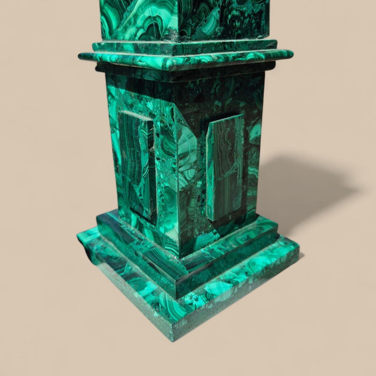 Elegant pair of malachite obelisks, 60 cm high, 19th century For Sale 3