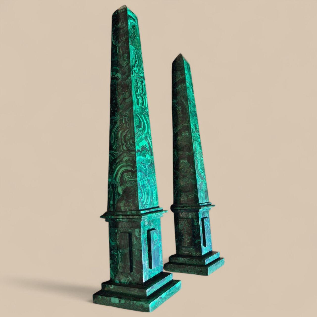 Elegant pair of malachite obelisks, 60 cm high, 19th century In Good Condition For Sale In NICE, FR