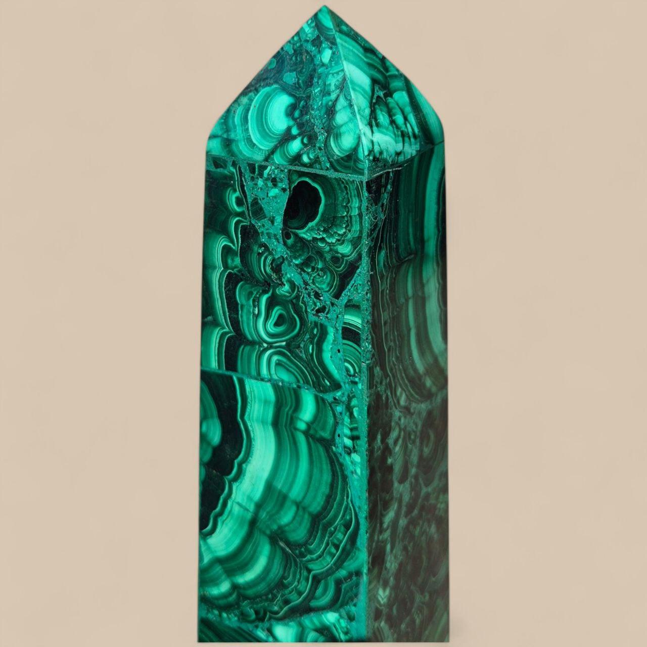 Malachite Elegant pair of malachite obelisks, 60 cm high, 19th century For Sale