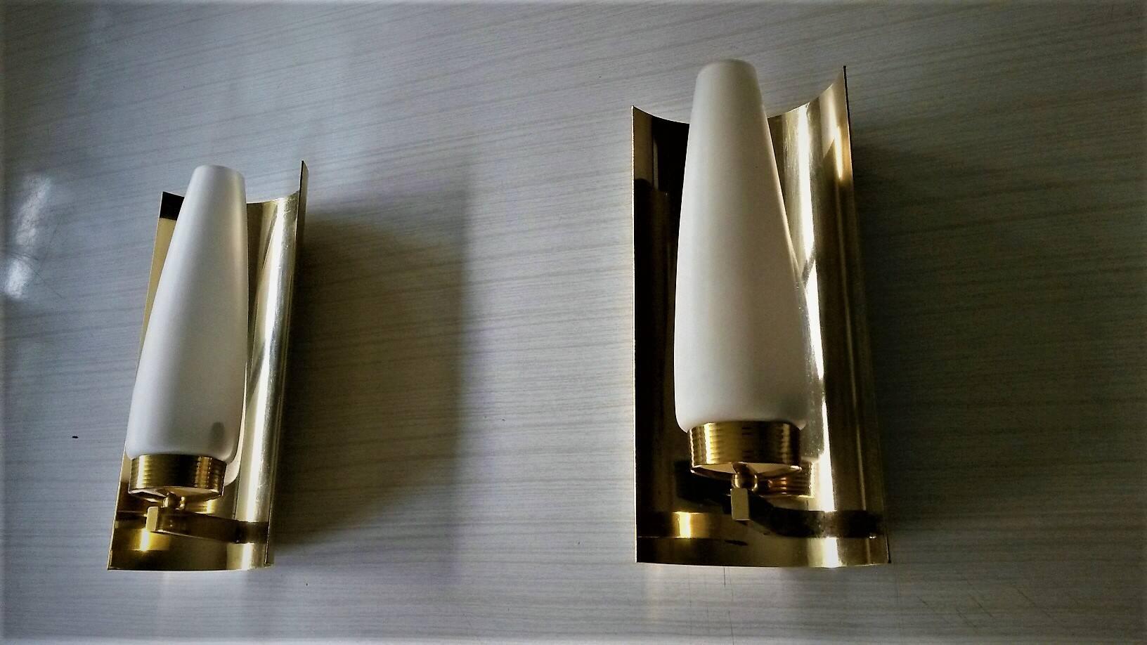 Elegant Pair of Mid-Century Modern French Sconces by Maison Arlus For Sale 4