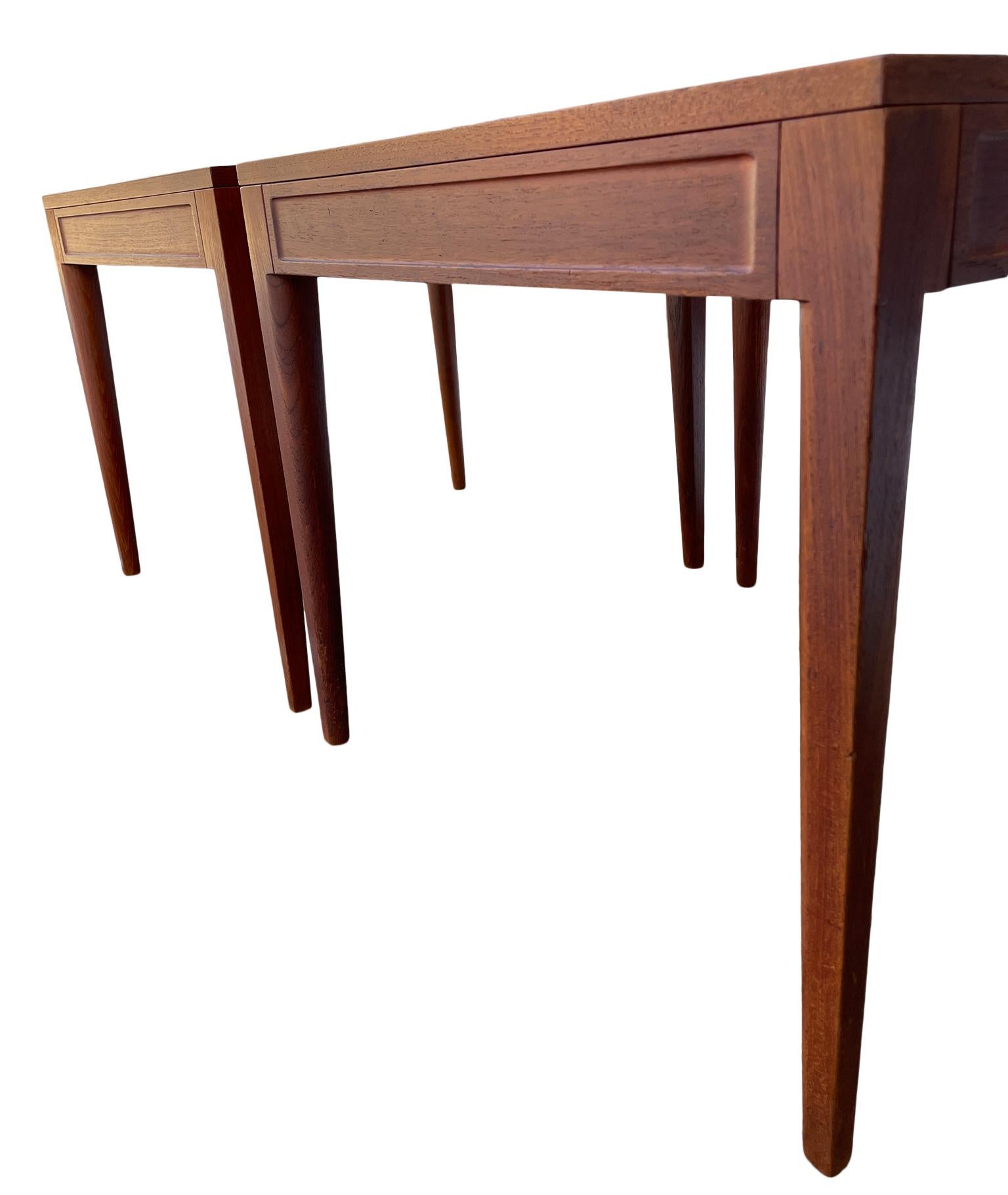 Elegant Pair of Mid-Century Modern Teak Side Tables or Nightstands In Good Condition In BROOKLYN, NY