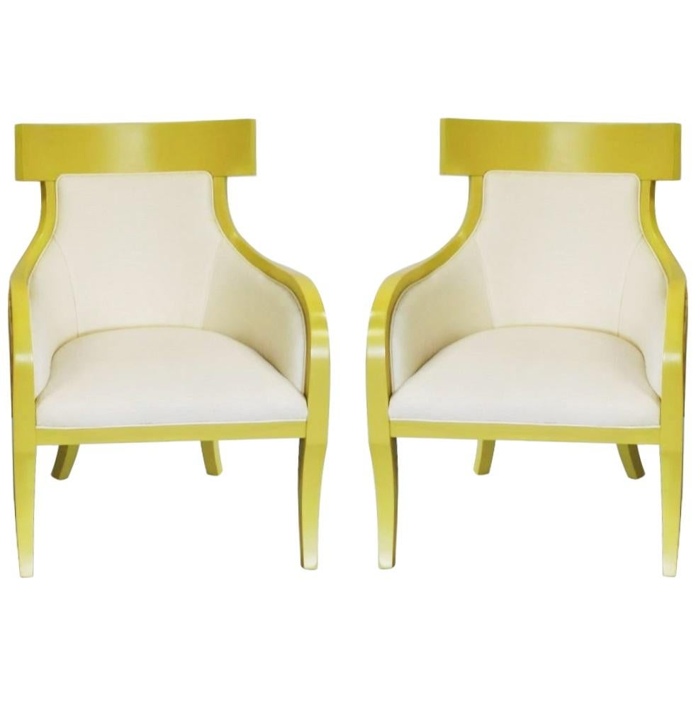 Élégante paire de fauteuils Klismos de style moderniste du milieu du siècle dernier