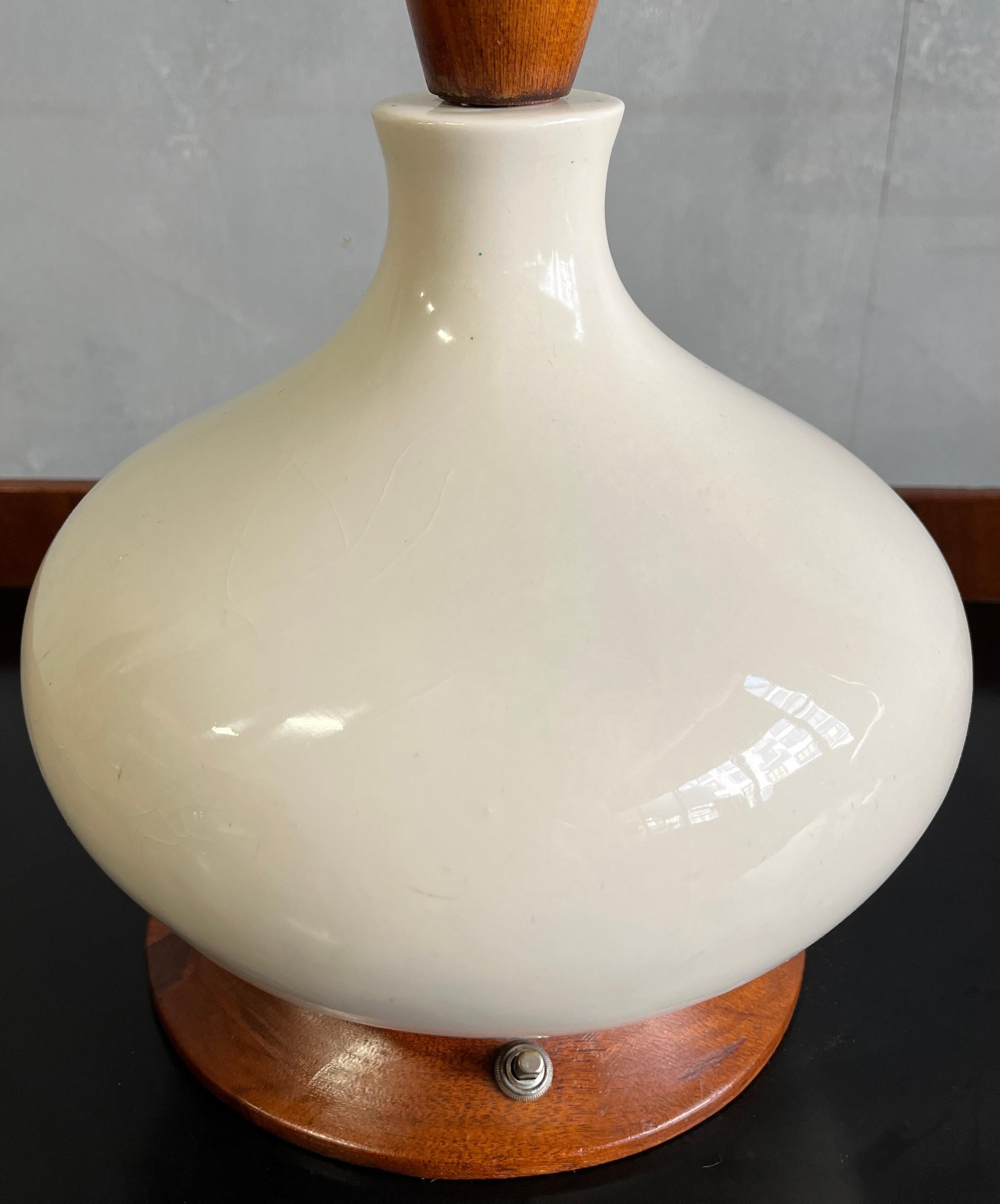 20th Century Elegant Pair of Midcentury Ceramic Table Lamps