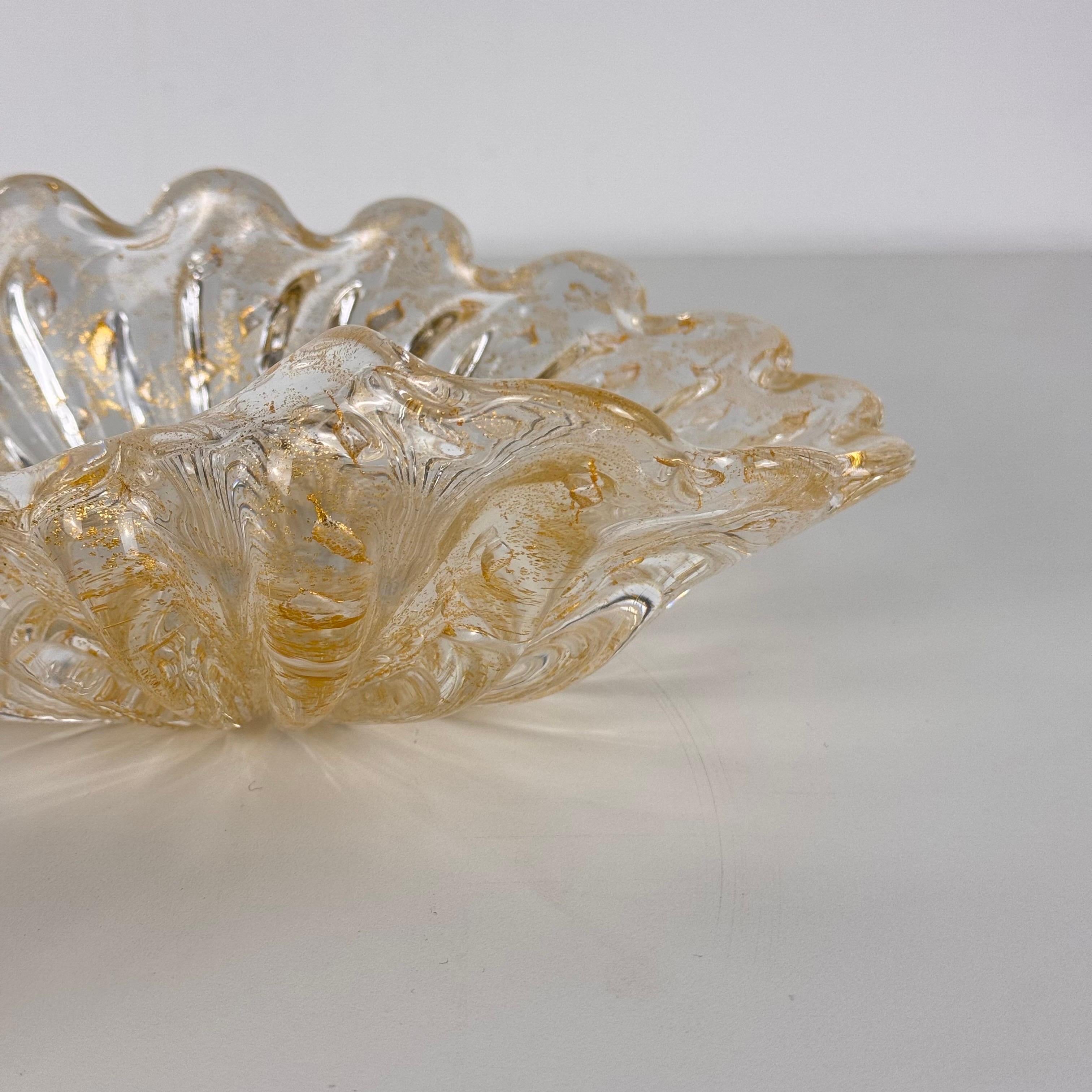 Elegante Pareja de Picaportes de Cristal de Murano en Forma de Concha con Detalles Dorados, 1970 finales del siglo XX en venta
