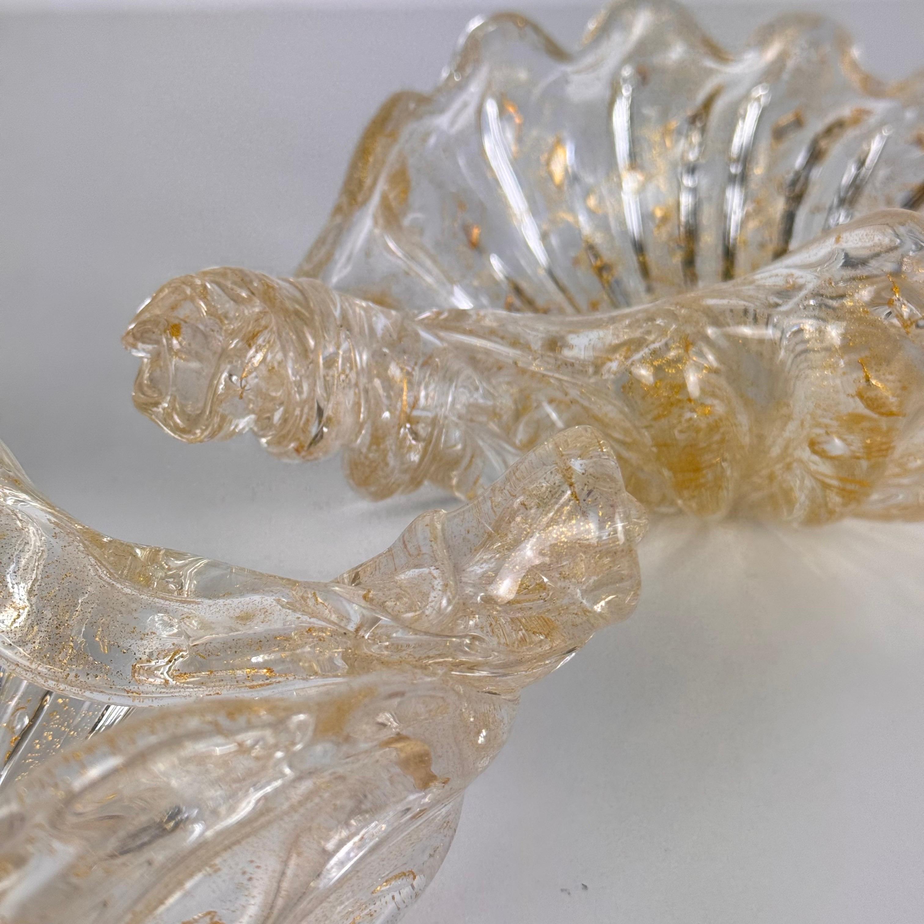 Elegante Pareja de Picaportes de Cristal de Murano en Forma de Concha con Detalles Dorados, 1970 Oro en venta