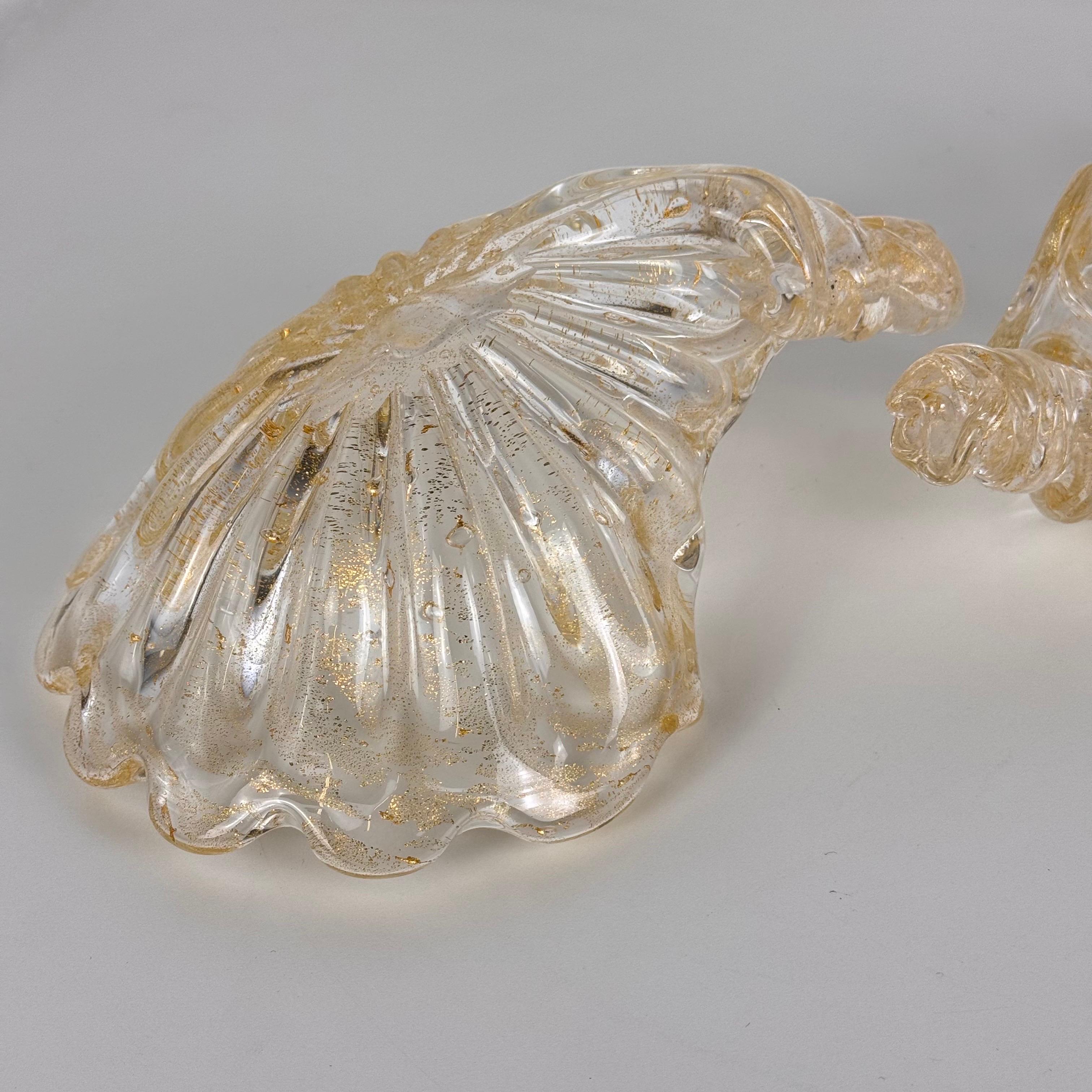 Elegante Pareja de Picaportes de Cristal de Murano en Forma de Concha con Detalles Dorados, 1970 en venta 1