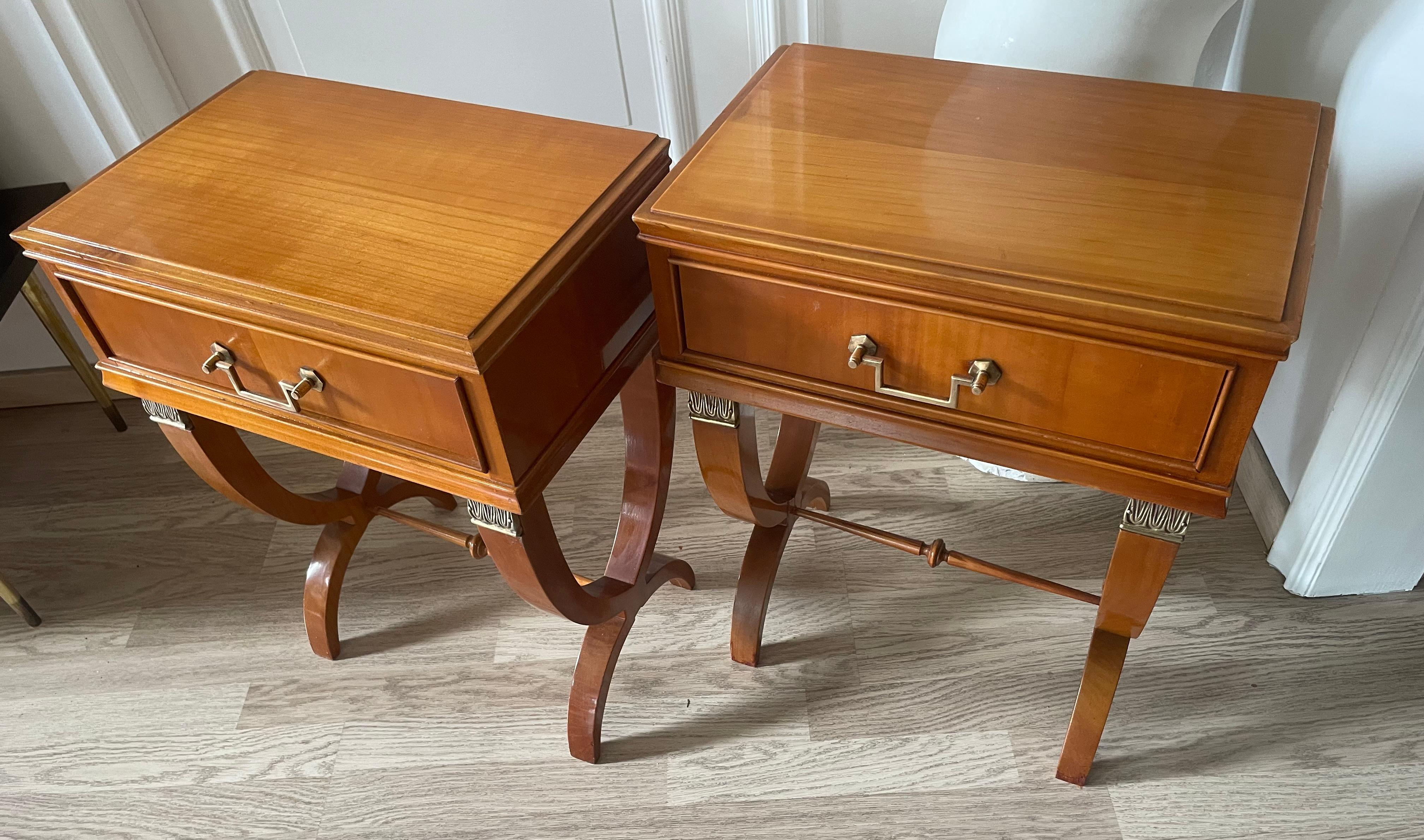 Elegant Pair of Neoclassical Side Tables by Maison De Coene Belgium 1960. en vente 3