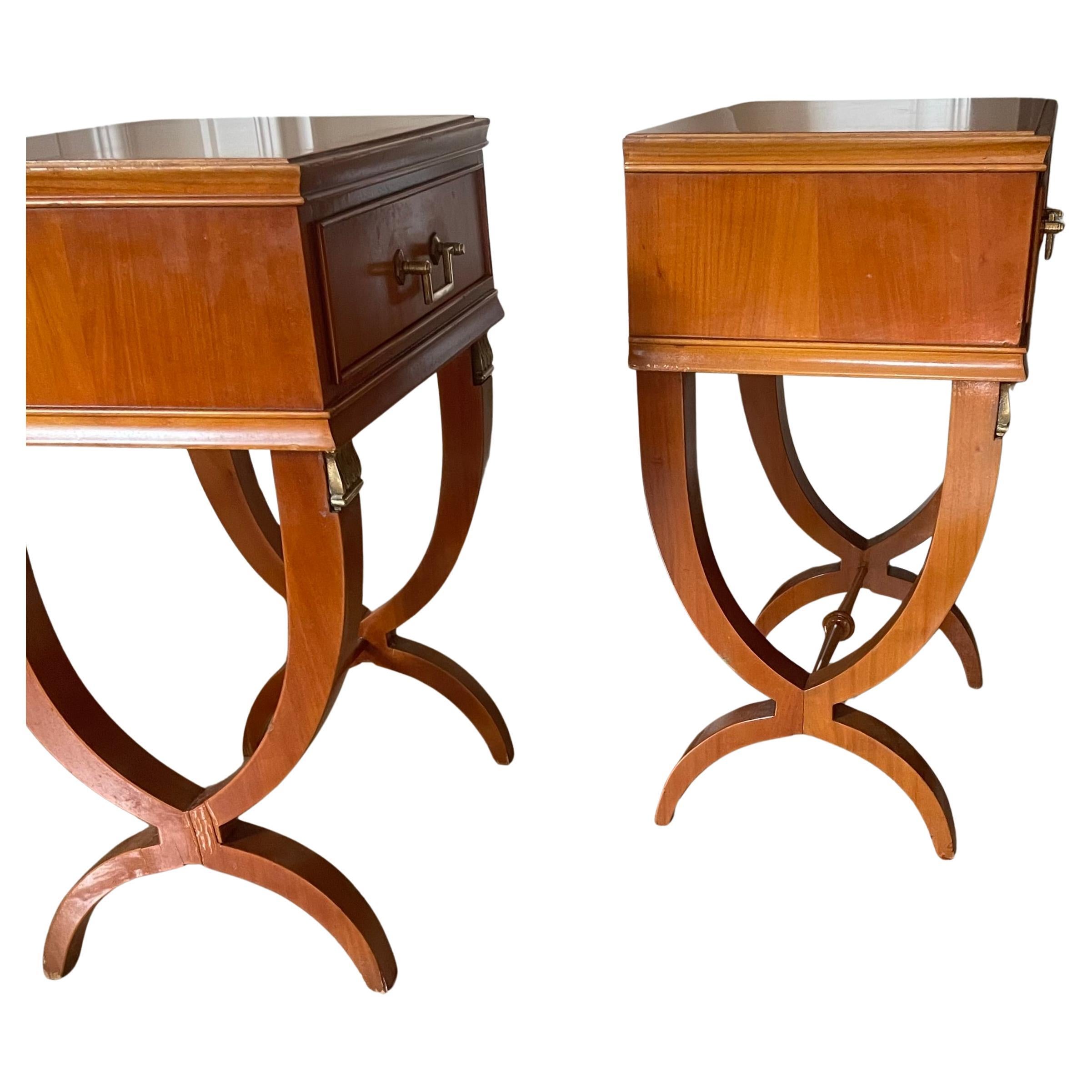 Néoclassique Elegant Pair of Neoclassical Side Tables by Maison De Coene Belgium 1960. en vente
