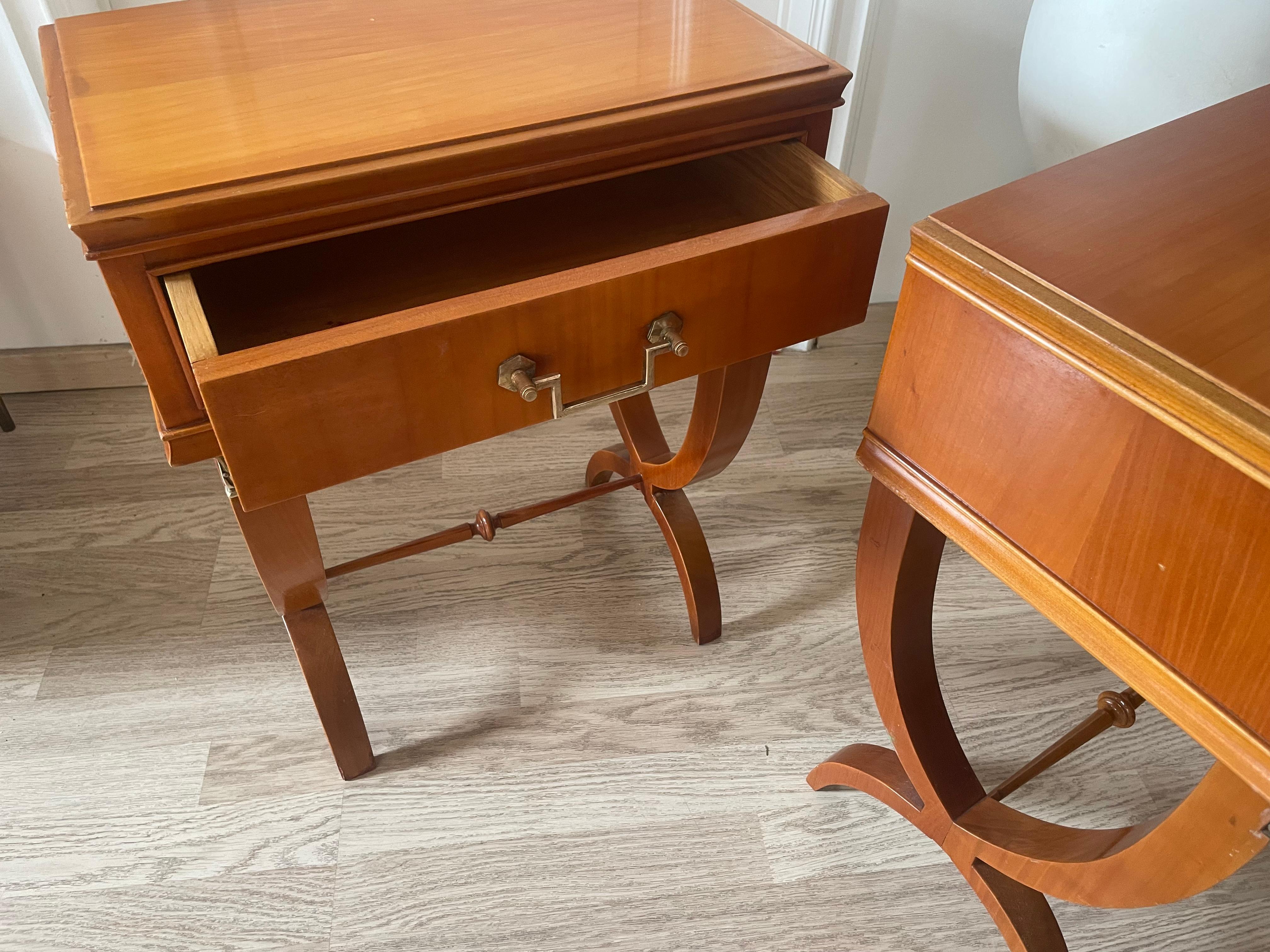 Belge Elegant Pair of Neoclassical Side Tables by Maison De Coene Belgium 1960. en vente