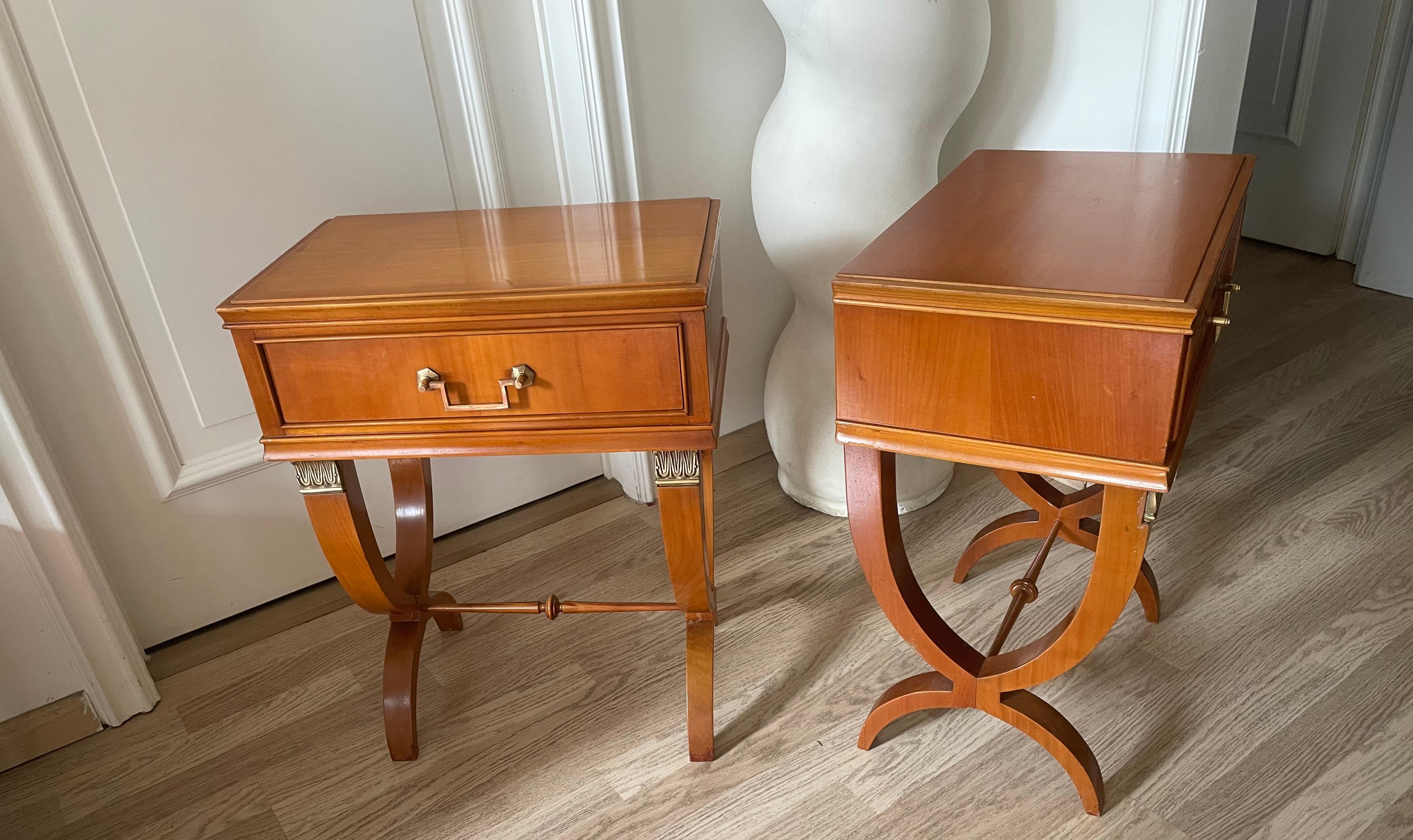 Elegant Pair of Neoclassical Side Tables by Maison De Coene Belgium 1960. en vente 2