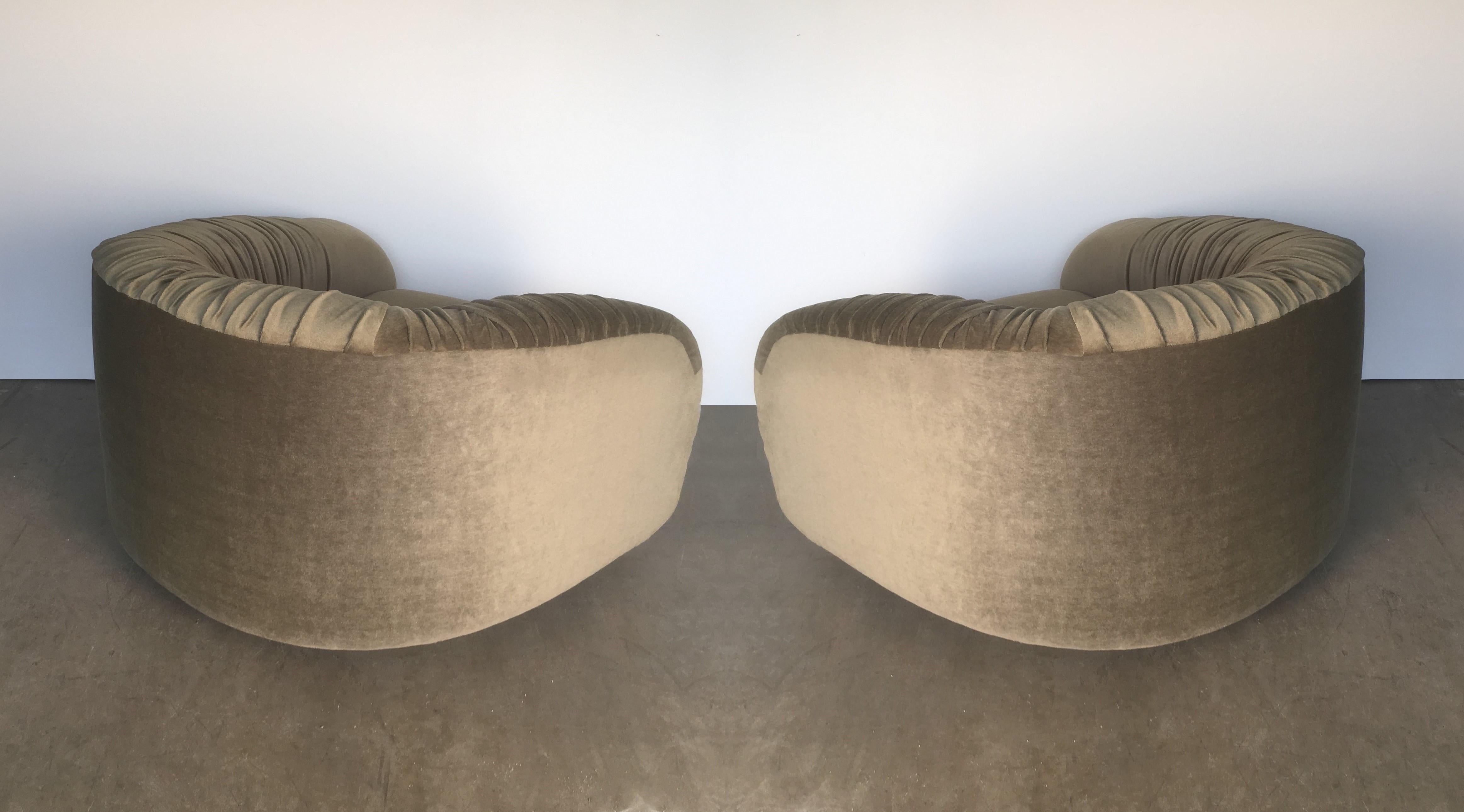 Elegante coppia di poltrone 