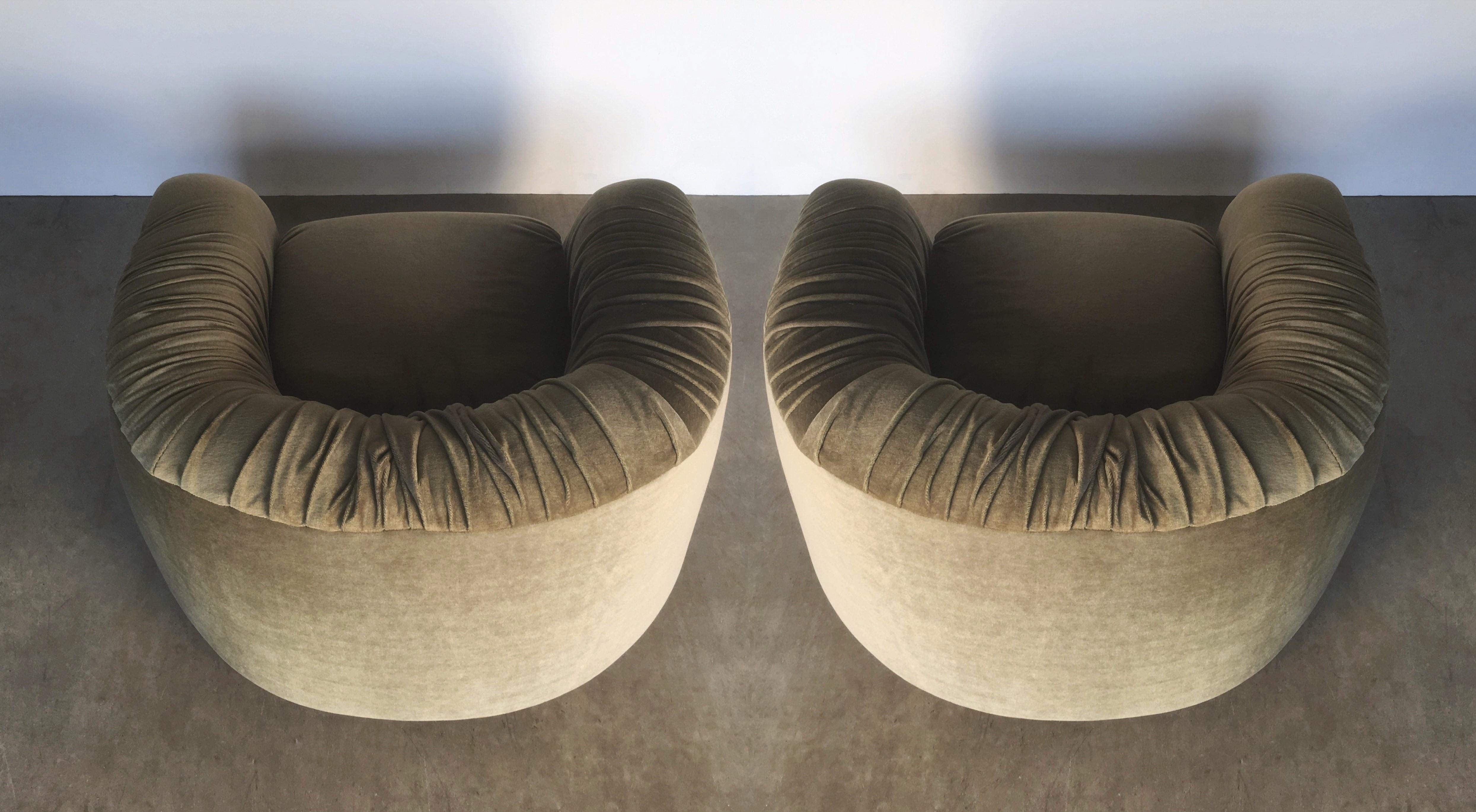 Elegante coppia di poltrone 