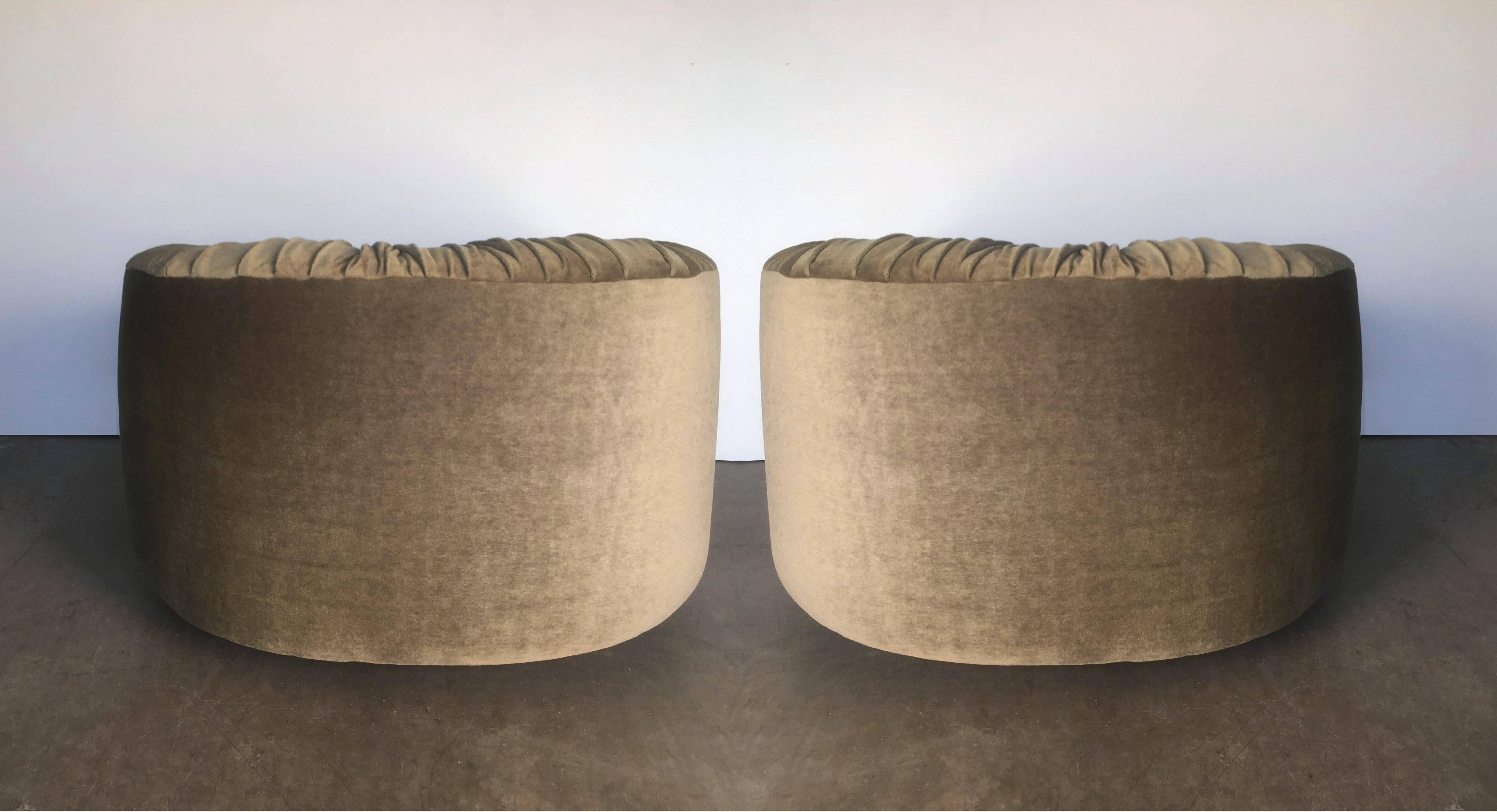 Elegante coppia di poltrone 