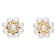 Elegant Pair of Pearl Earrings with Diamonds Accents, Set in 18K Yellow Gold