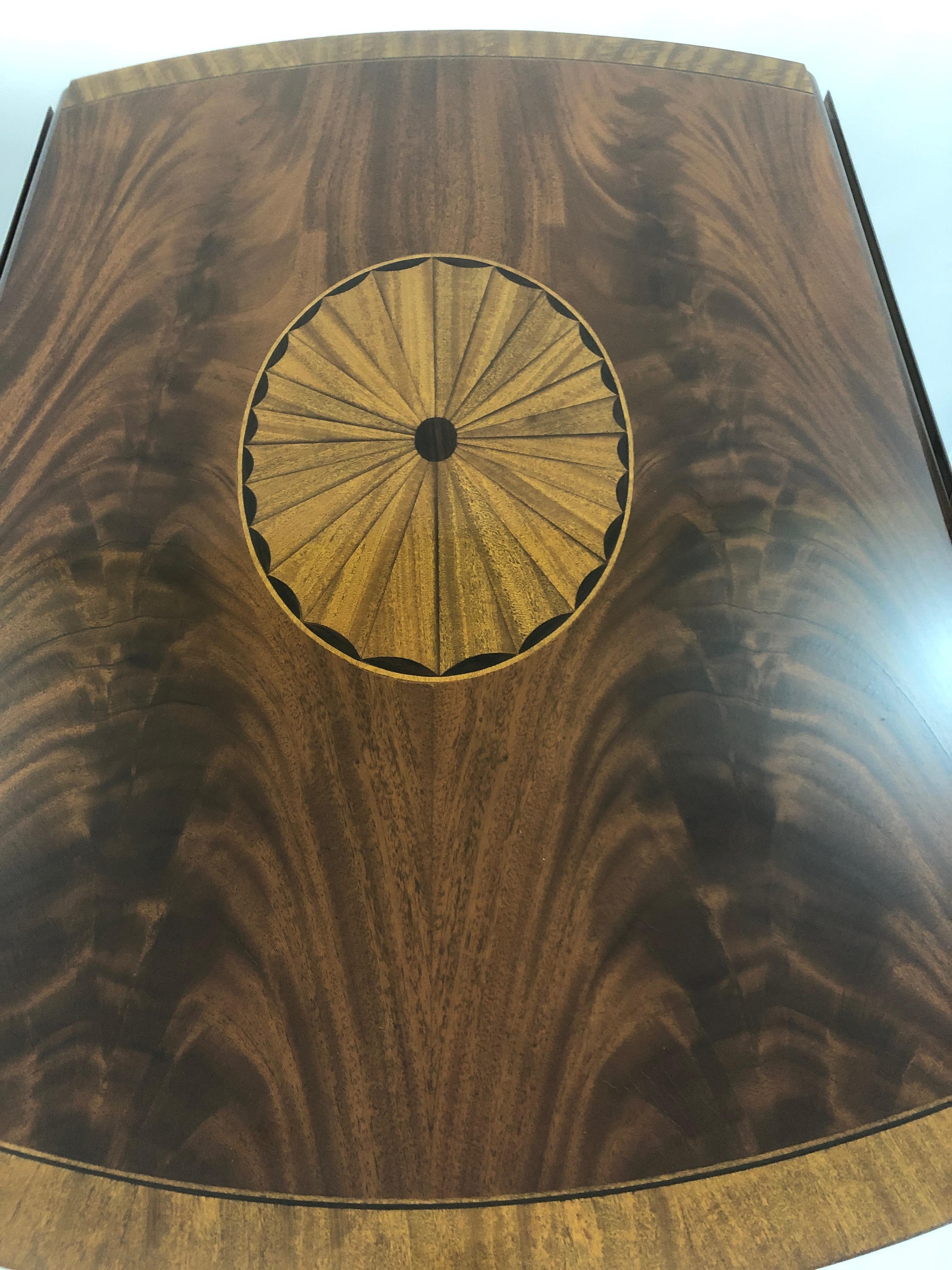 Elegant Pair of Pembroke Drop-Leaf End Tables by Councill In Excellent Condition In Hopewell, NJ
