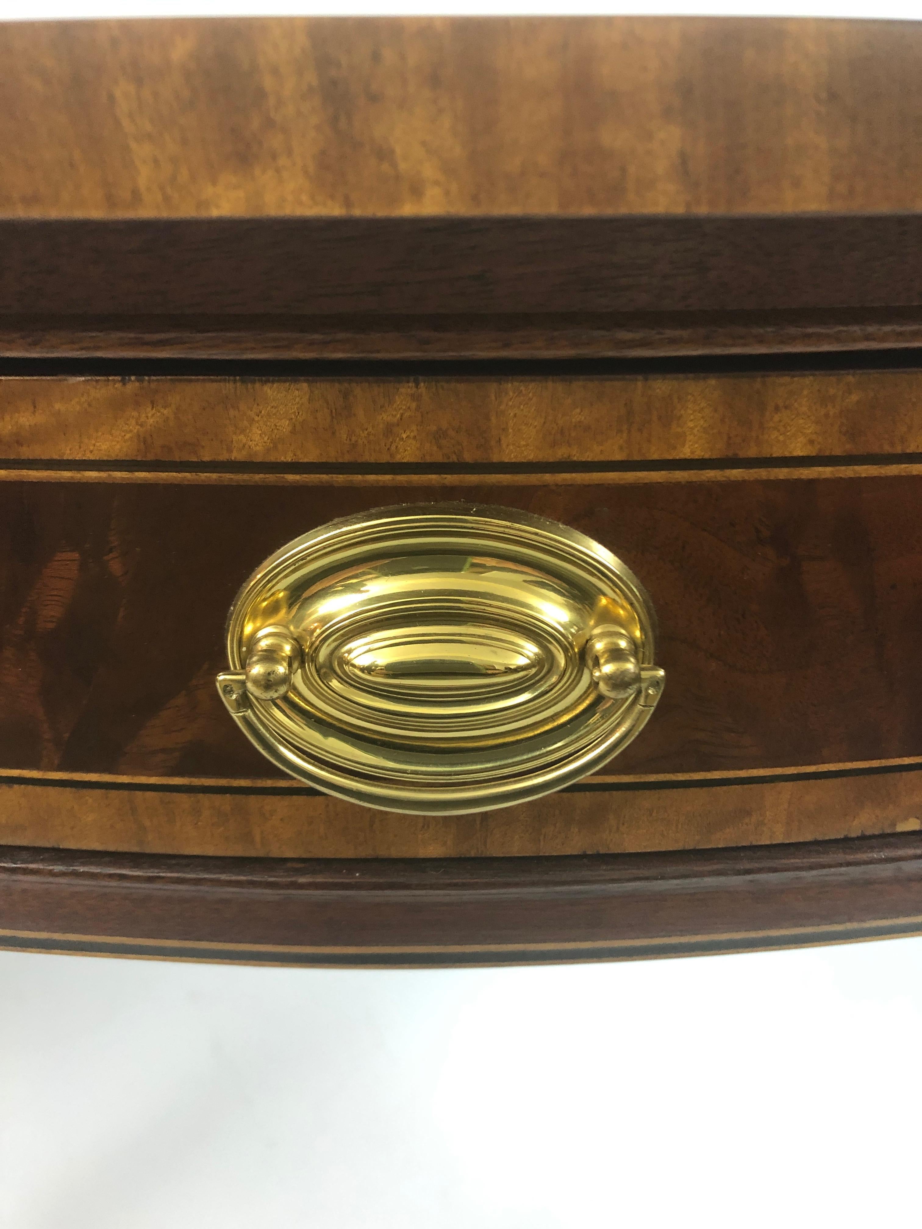 Late 20th Century Elegant Pair of Pembroke Drop-Leaf End Tables by Councill