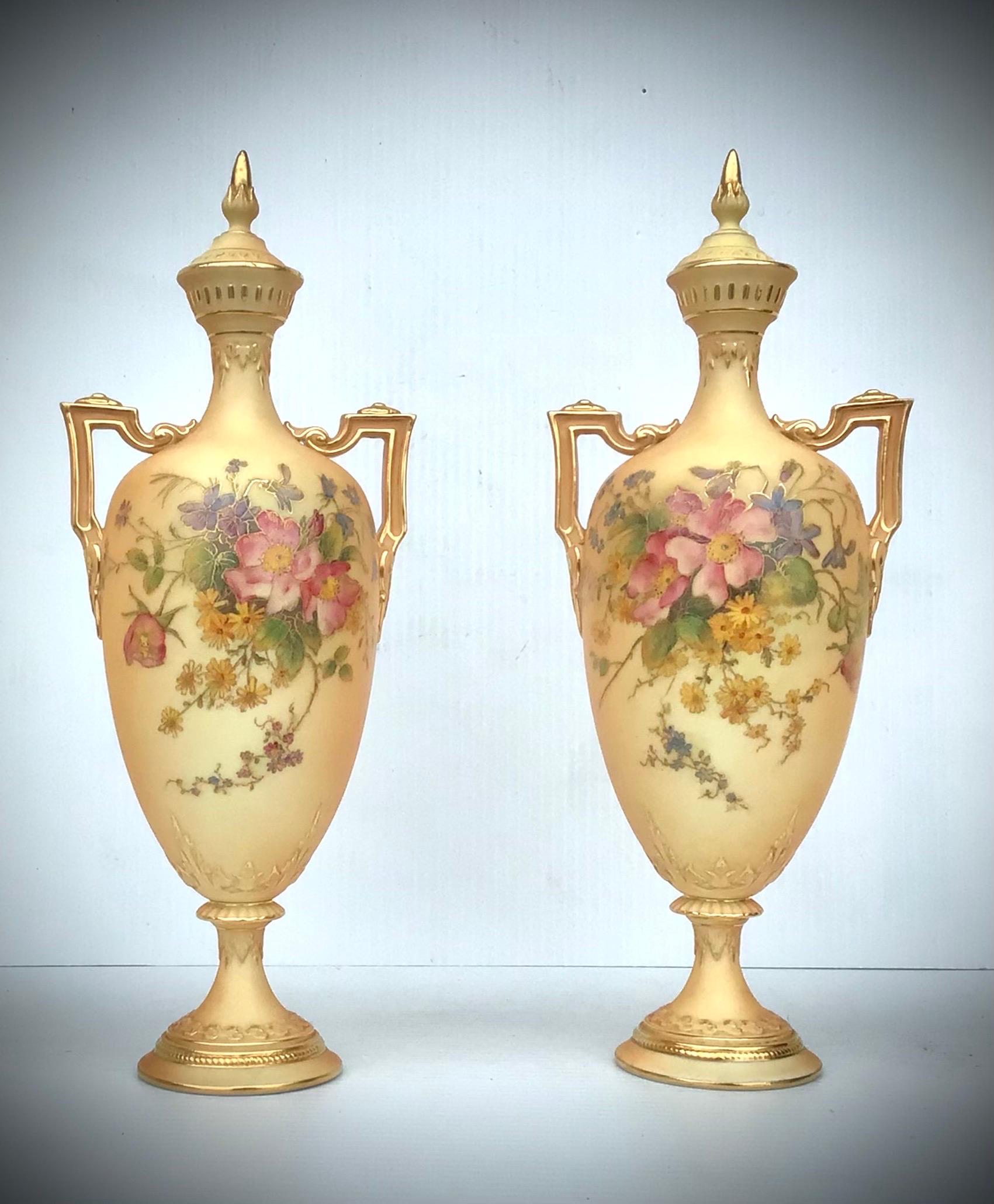 Elegant Pair of Royal Worcester Blush Ivory Vases In Excellent Condition For Sale In Antrim, GB