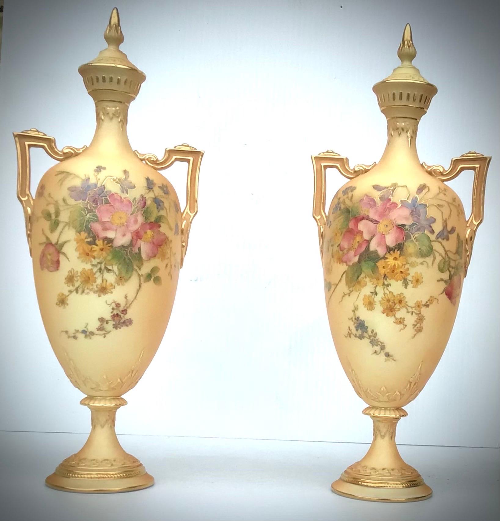 20th Century Elegant Pair of Royal Worcester Blush Ivory Vases For Sale